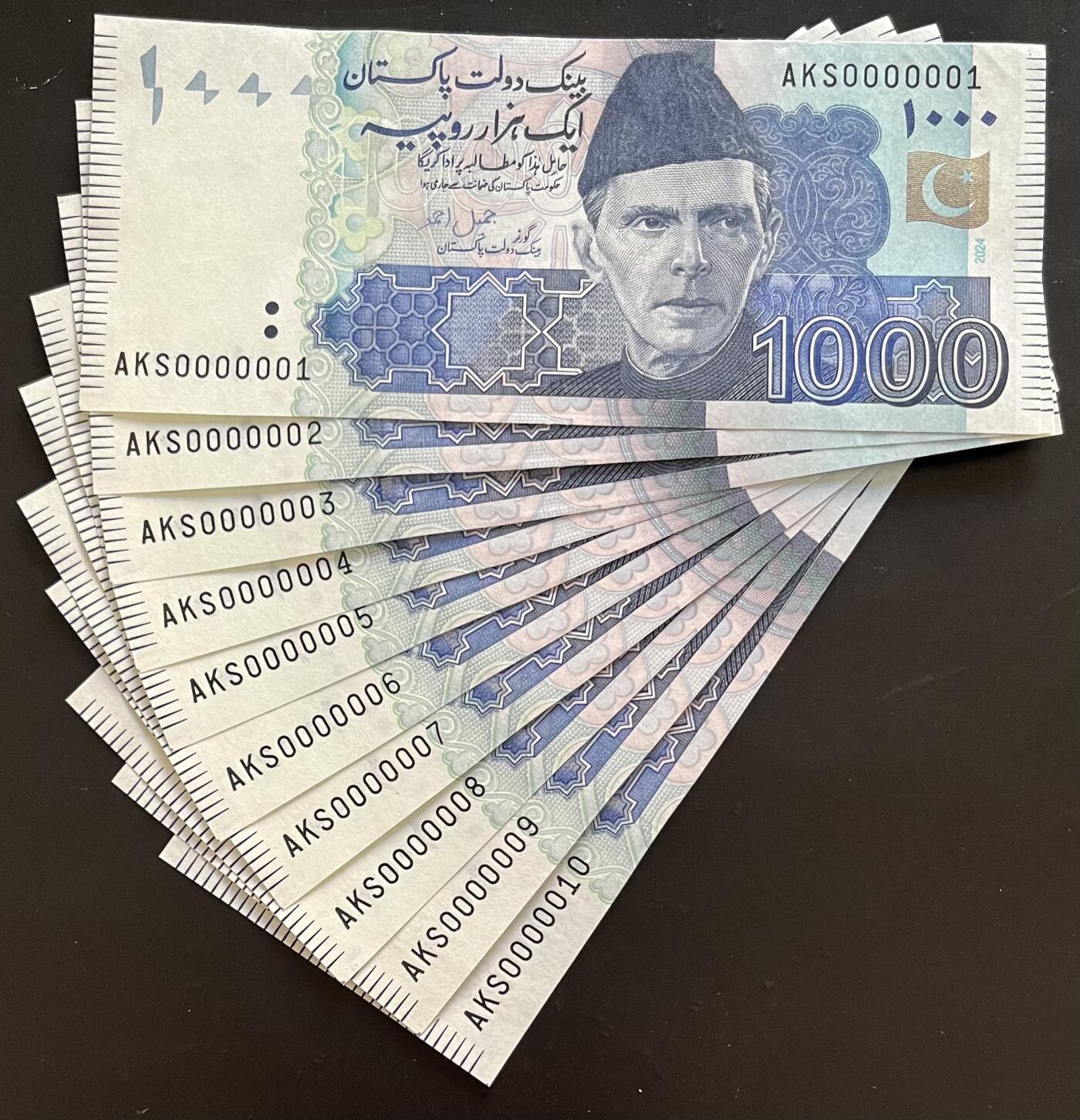 小福收藏拍卖第197期 裸钞场 本期有多张豹子号靓号 百慕大03年50元纪念钞百位号 马来亚和英属婆罗洲开国第一张纸币大冠女王 马来亚 41年1元英王乔六 法属太平洋10000法郎 捷克1000克朗纪念钞千位号  卢森堡 1000法郎  萨尔瓦多样钞 匈牙利 法罗群岛 危地马拉等多国精美纸币