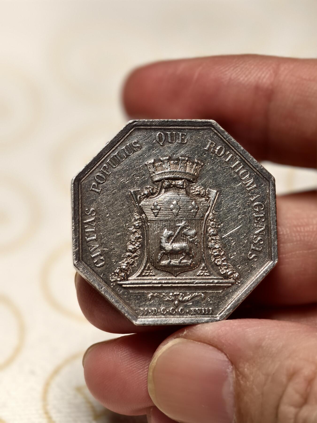 抚柳草堂-首期章牌钱币 限时免佣 满百包邮 放漏专场 法国路易十八银质八角形代币 早期光边原铸造 公博ms61开放盒