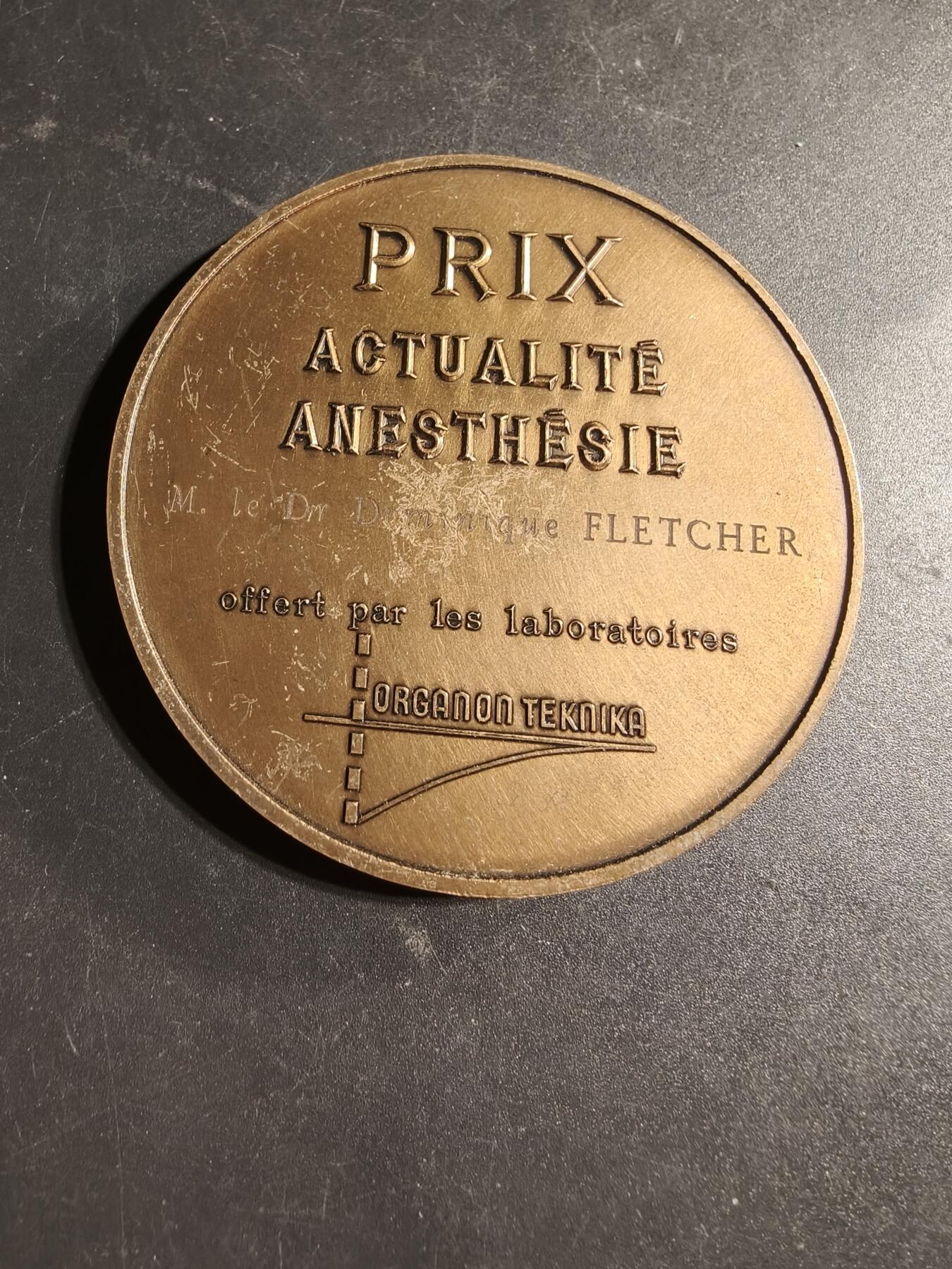 老王徽章第169期 法国巴黎皮提耶-萨尔佩特里埃医院麻醉与复苏科大铜章    直径72mm.     重量205.3g