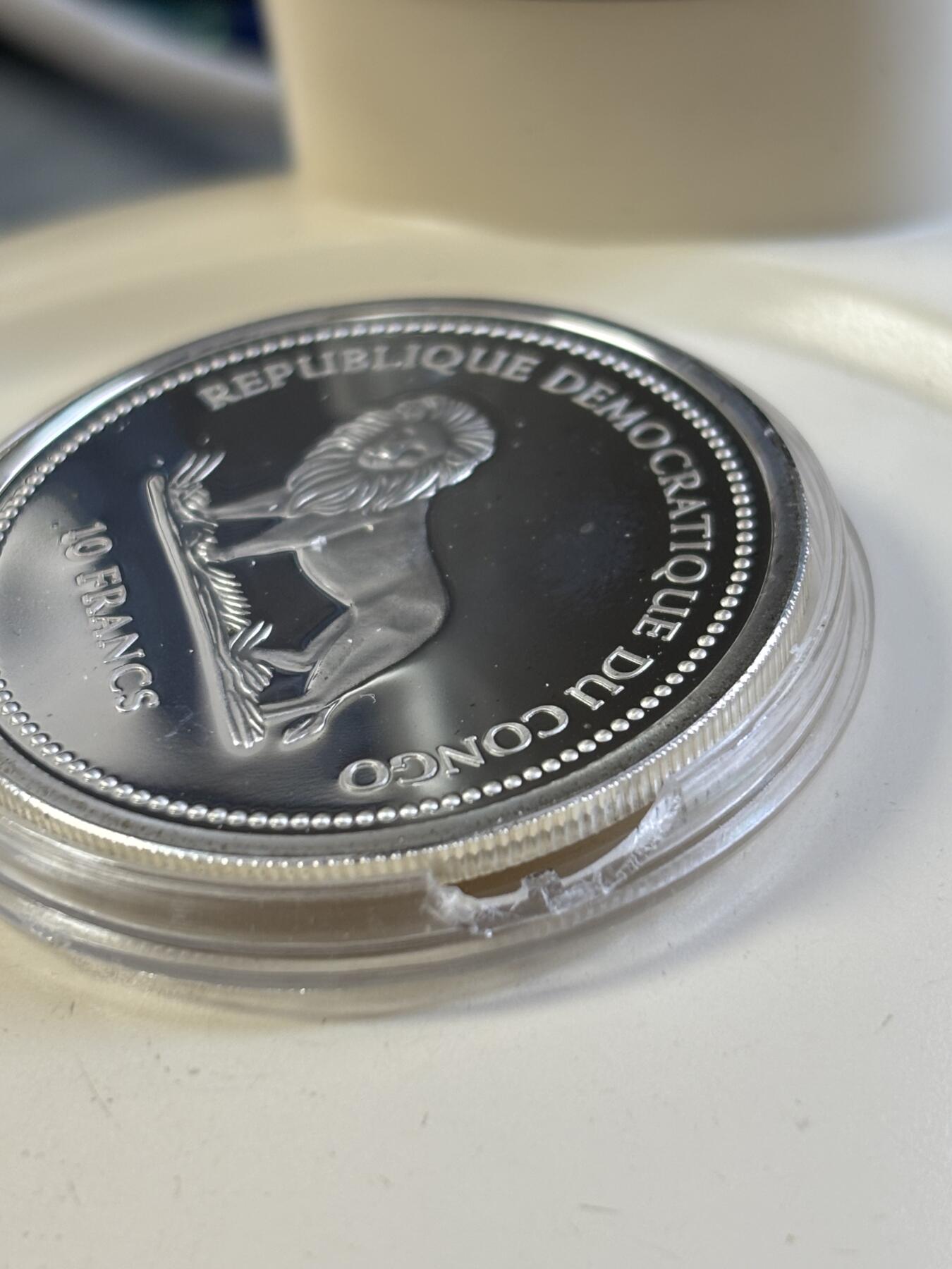 第185期拍卖 刚果2004年非洲珍稀鸟类格查尔鸟棱镜幻彩纪念银币，925银，25克，发行5000枚