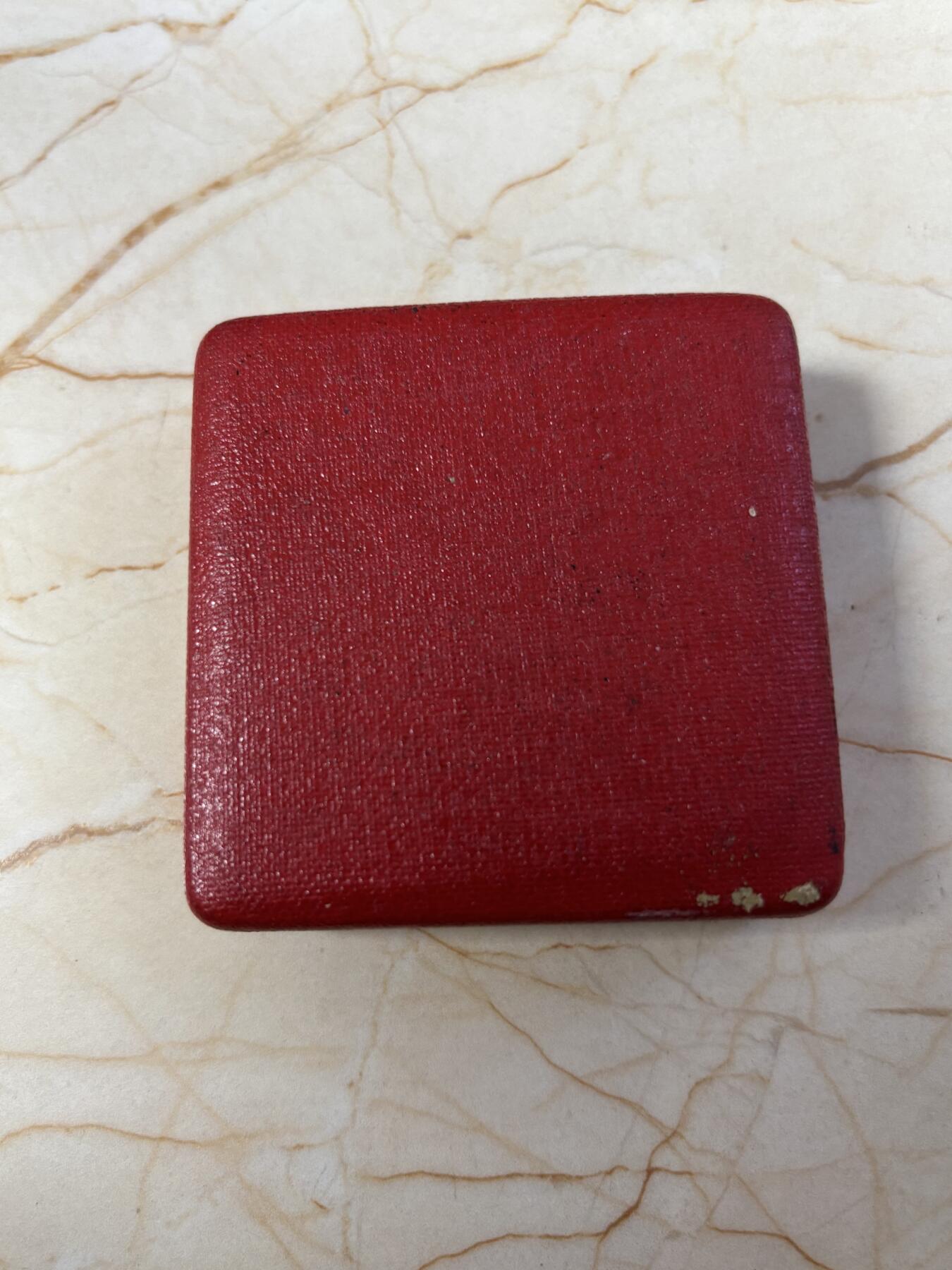 第185期拍卖 英国1985年 王冠系列-韮葱和王冠（威尔士）1英镑精制加厚纪念银币 19克.925银 发行量：15000枚