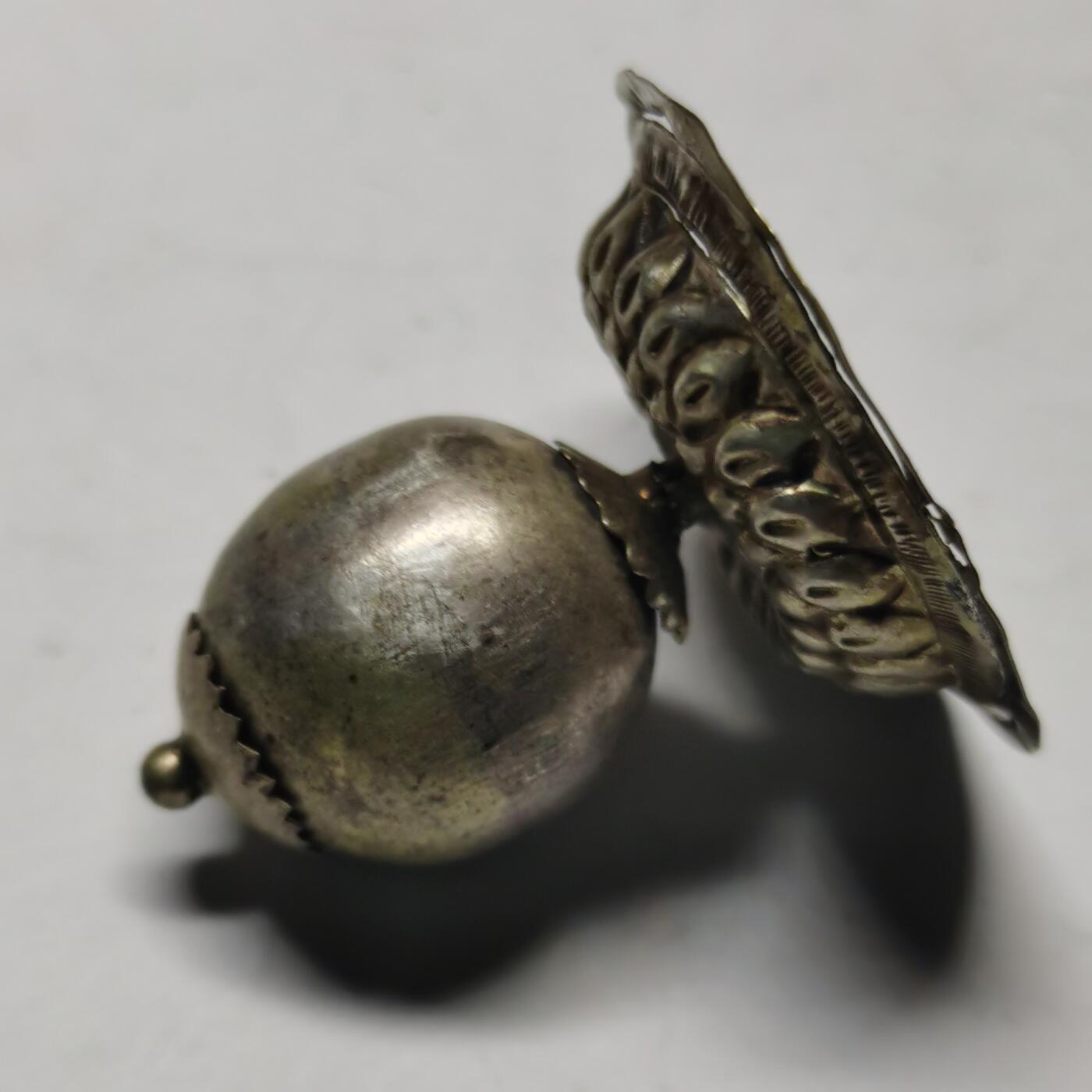 杂件专场88期 清代老银官帽顶，边有点裂