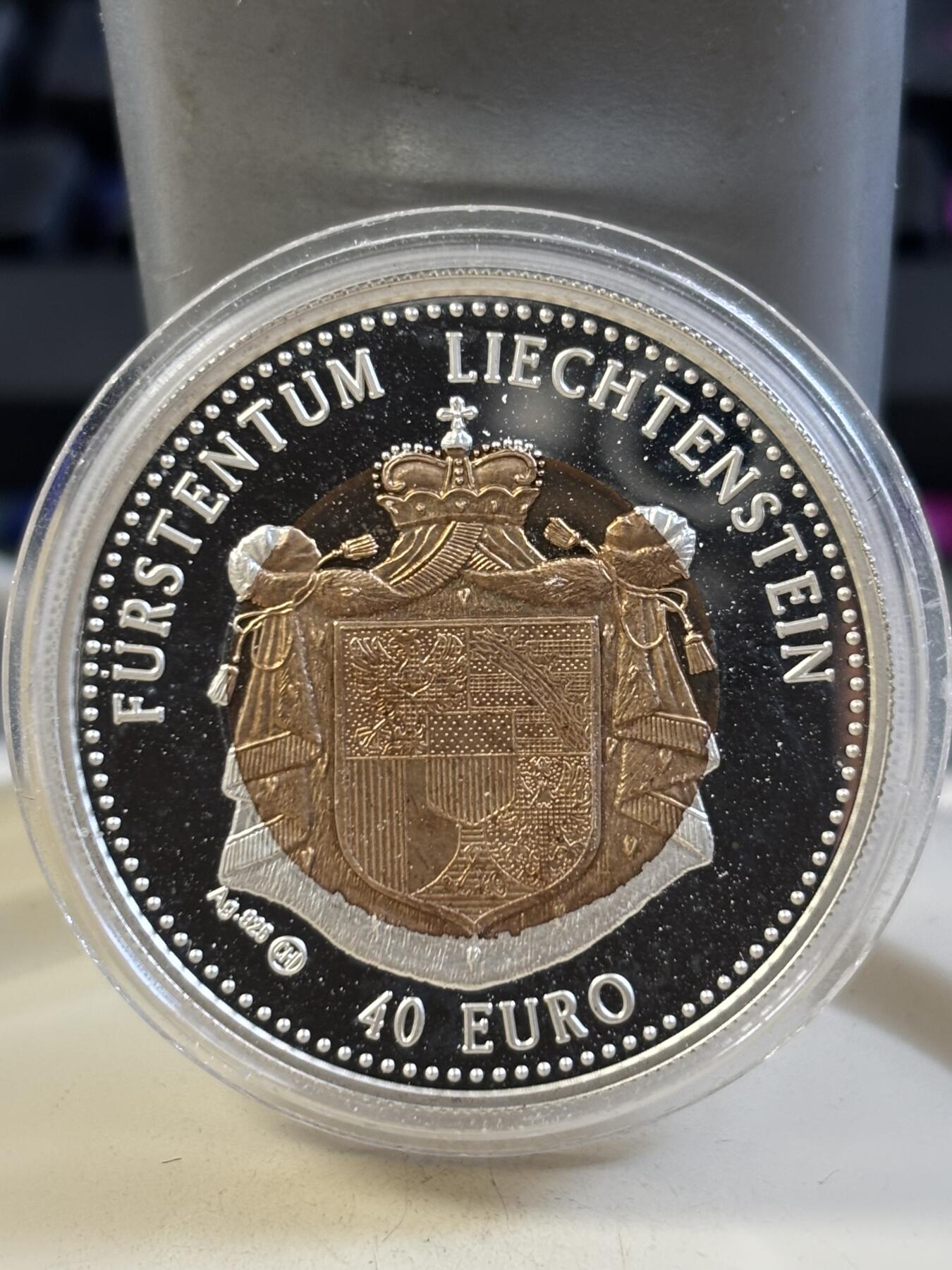 第185期拍卖 列支敦士登1996年黄金马车双色加厚精制纪念银币，925银镀金，46克，发行500枚，有氧化