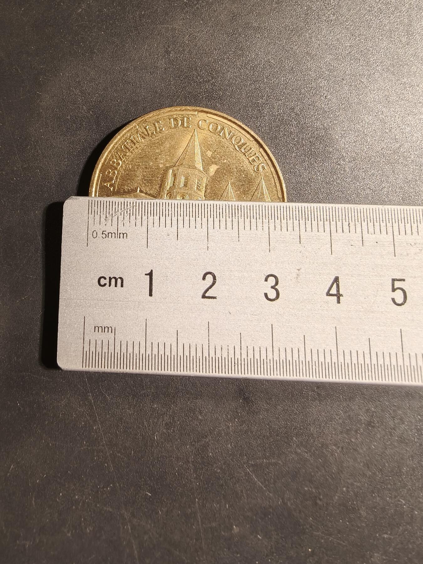 老王徽章第169期 法国孔克圣福伊修道院纪念章     直径34mm.    重量14.3g