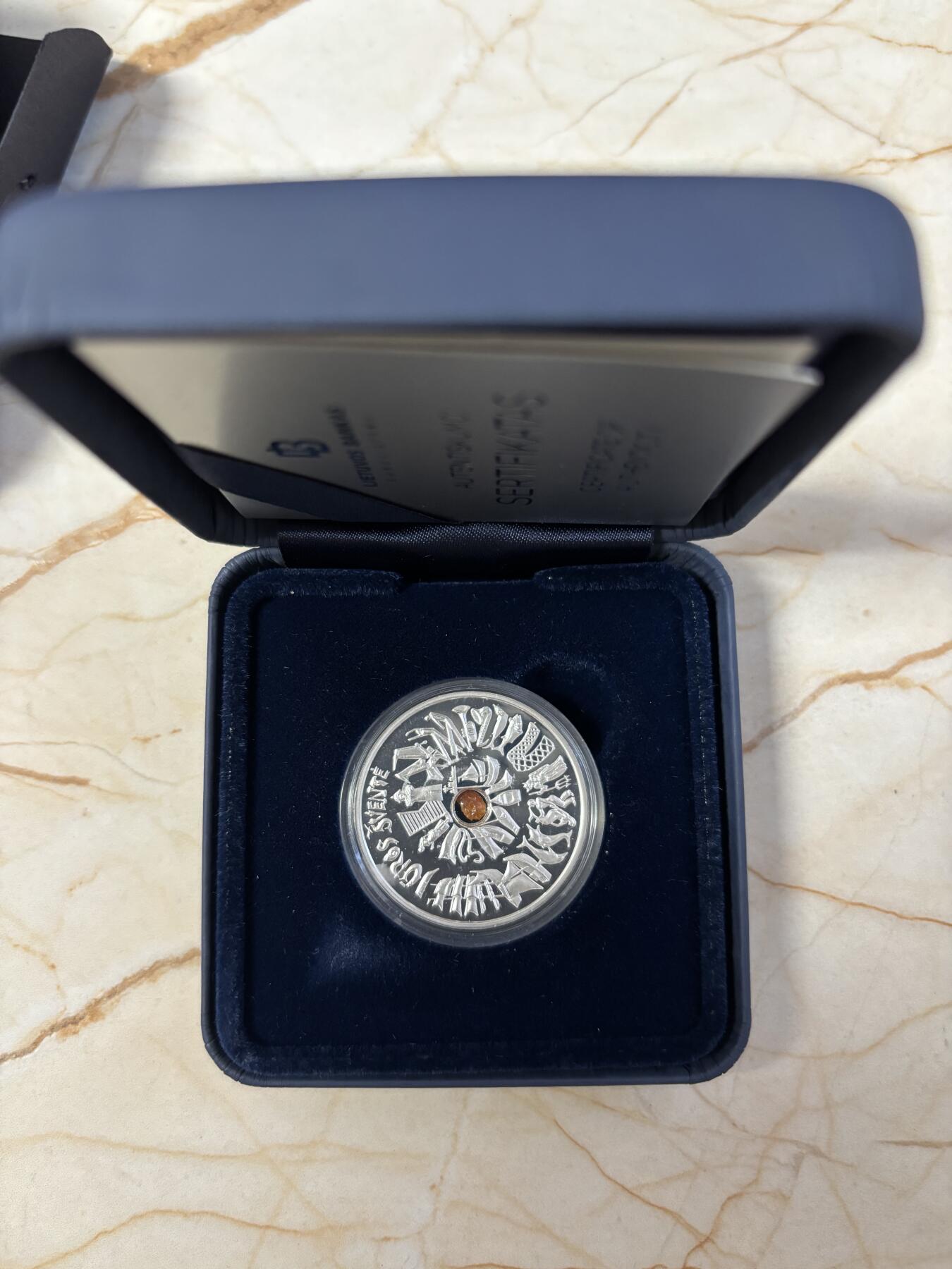 第185期拍卖 立陶宛2021年传统庆典系列3镶嵌琥珀精制银币，12.44克，925银，发行2500枚