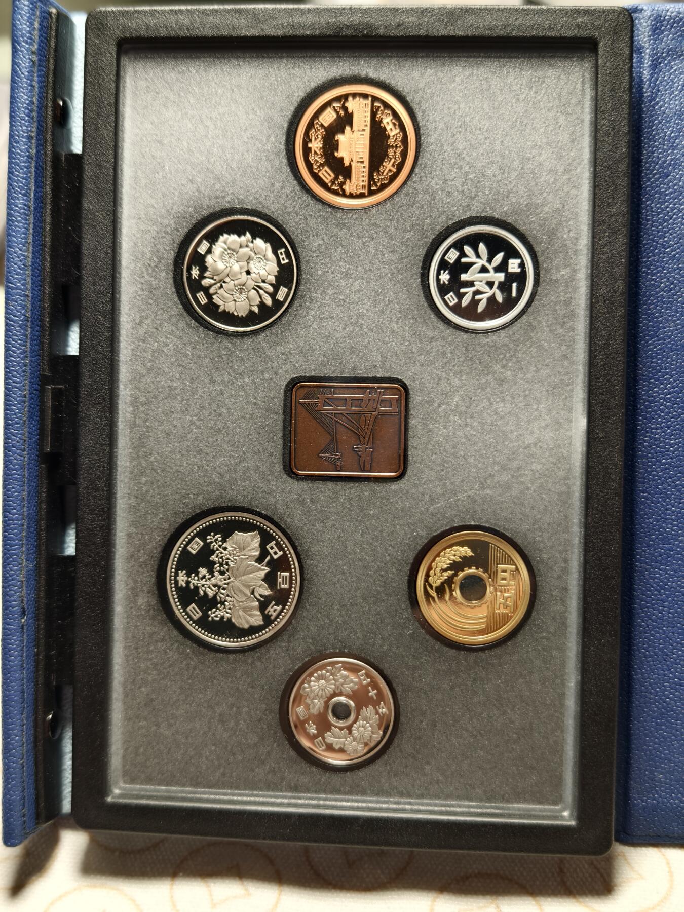 抚柳草堂-首期章牌钱币 限时免佣 满百包邮 放漏专场 1999年新尾道大桥开通纪念币套装 原盒可以直接当摆件