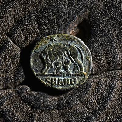 【良泉】【元旦直播场】1月1日晚19.30点开拍！208组西方古代钱币、日本朝鲜花钱 - 公元330-340年【古罗马】君士坦丁大帝“母狼育婴”铜币，君士坦丁堡迁都纪念，1.45克