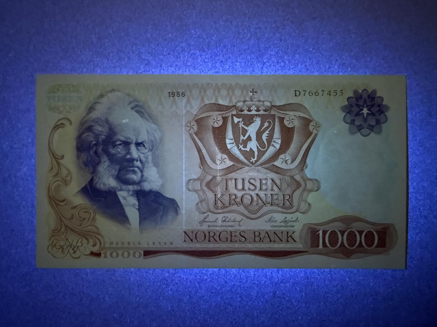 《艾美收藏》第224期-12.14周日外币超白金场 挪威1000克朗 AU 1986年 挪威剧作家易卜生