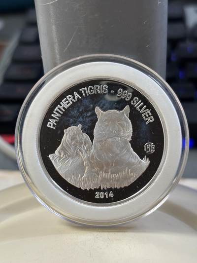 第185期拍卖 - 老挝2014年珍稀动物母子老虎精制纪念银币，925银，20克，有氧化【银价266】