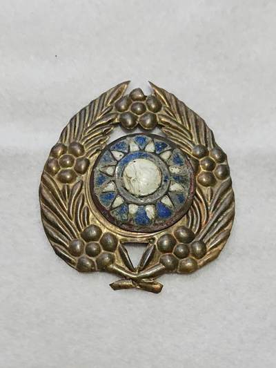 【第叁場】近代勋奖章徽章服饰杂项专场 - 民国46式陆军铜质珐琅帽徽