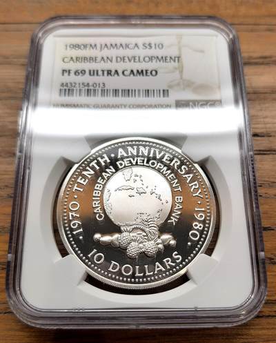 凡希社世界钱币微拍月度大拍（2025/12） - 1980牙买加加勒比发展银行10Dol纪念大银精铸NGC-PF69UC