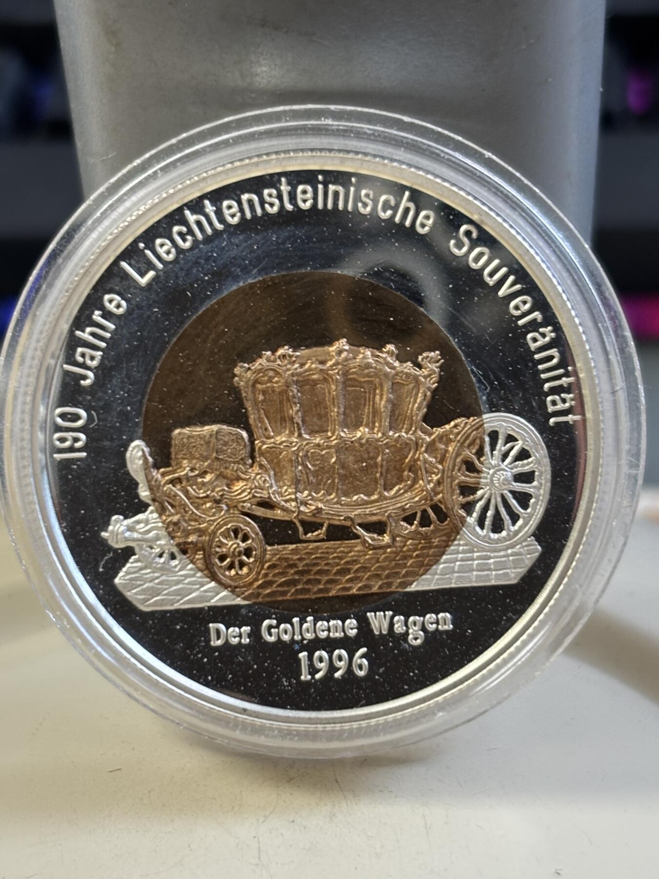 第185期拍卖 列支敦士登1996年黄金马车双色加厚精制纪念银币，925银镀金，46克，发行500枚，有氧化