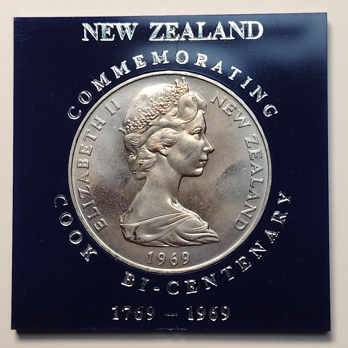 布加迪🐬～世界钱币(上海)🌾第 264 期 /  各国套币和散币 新西兰🇳🇿1969年 1克朗 库克船长 38.6mm