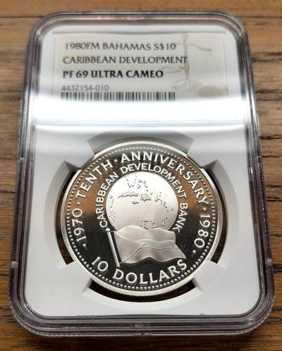 凡希社世界钱币微拍月度大拍（2025/12） - 1980巴哈马加勒比发展银行10Dol纪念大银精铸NGC-PF69UC