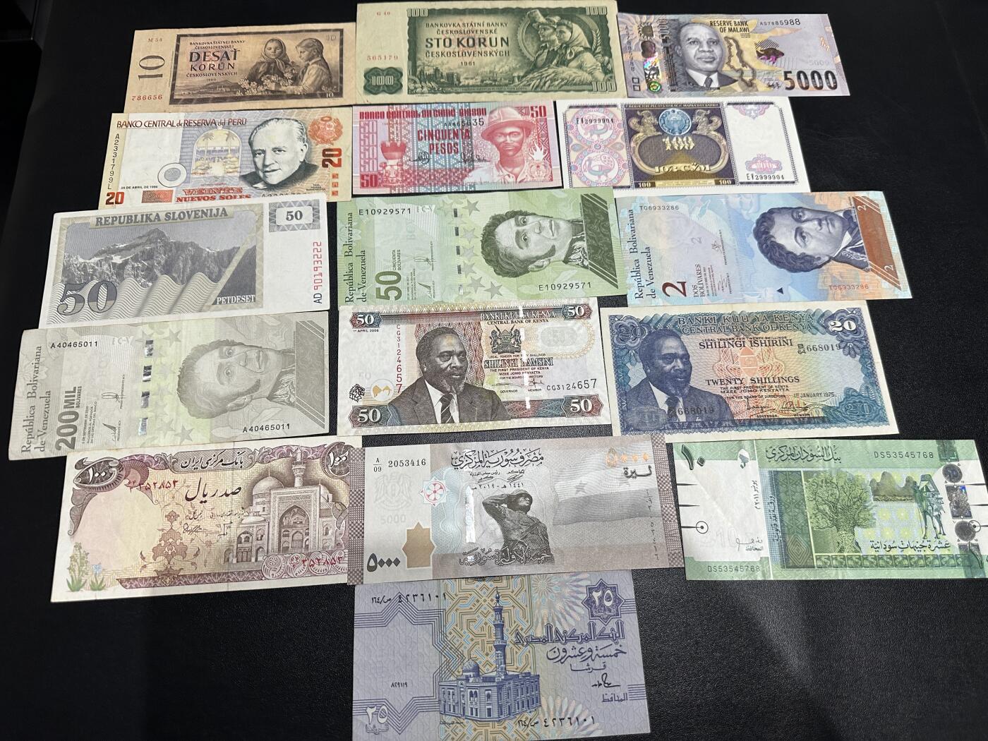 《外钞收藏家》第五百九十三期（精品场）（本平台长期征集拍品、欢迎藏友们联系合作）