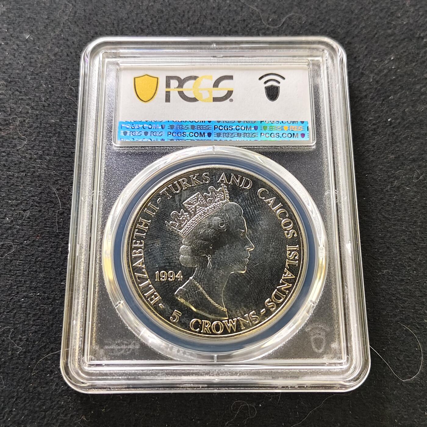 【全场包邮】纯粹捡漏拍487场（免费代拍第24场） 【收藏级·冠军分】特克斯和凯克斯群岛1994年5克朗D-DAY日50周年伯特朗·拉姆齐爵士精制纪念币-PCGS MS65