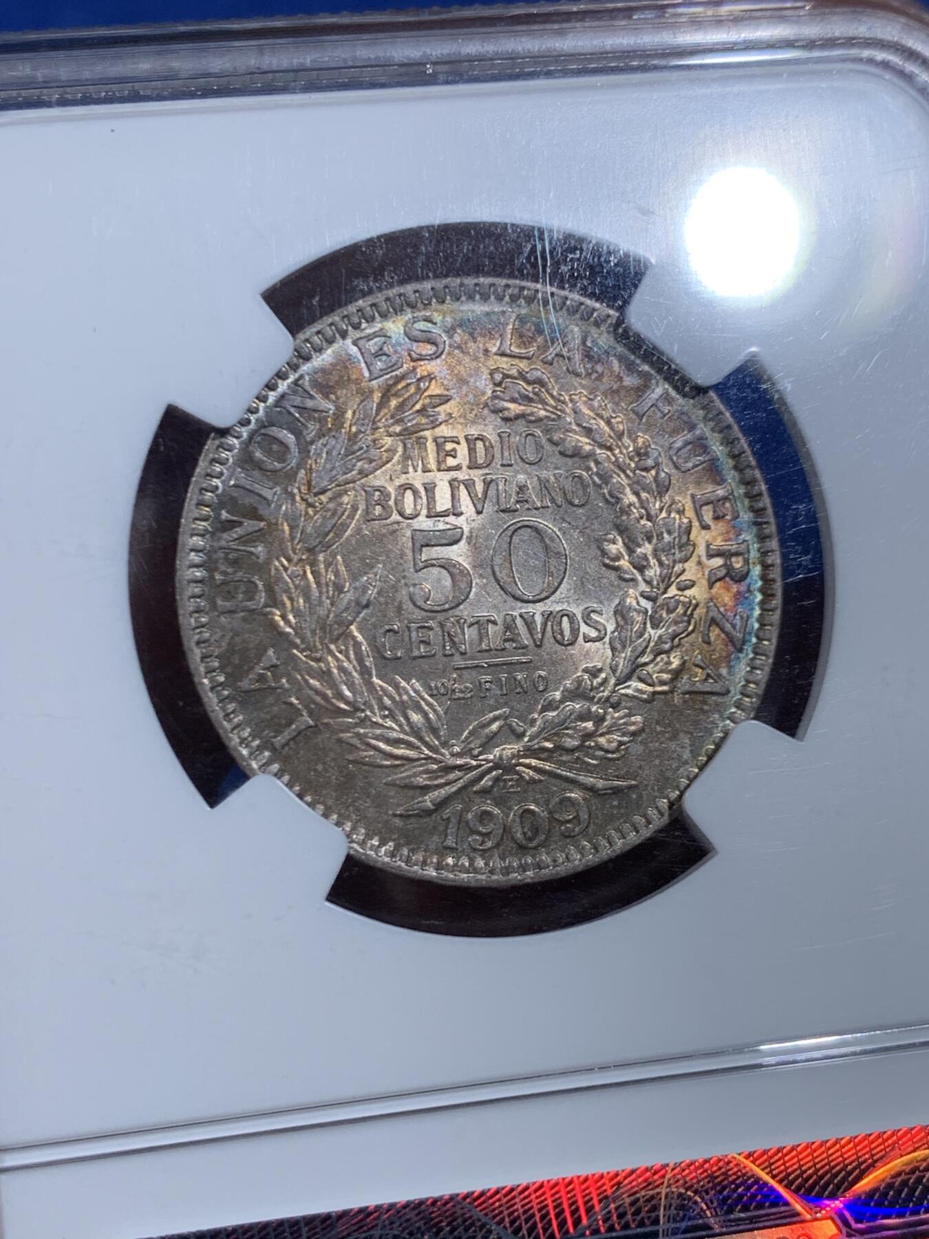 《竞宝斋》第447场 周日，周一，2场连拍 （全场包邮） NGC MS63 玻利维亚 1909年 50分 银币 双面五彩包浆 非常有意思的南美洲设计