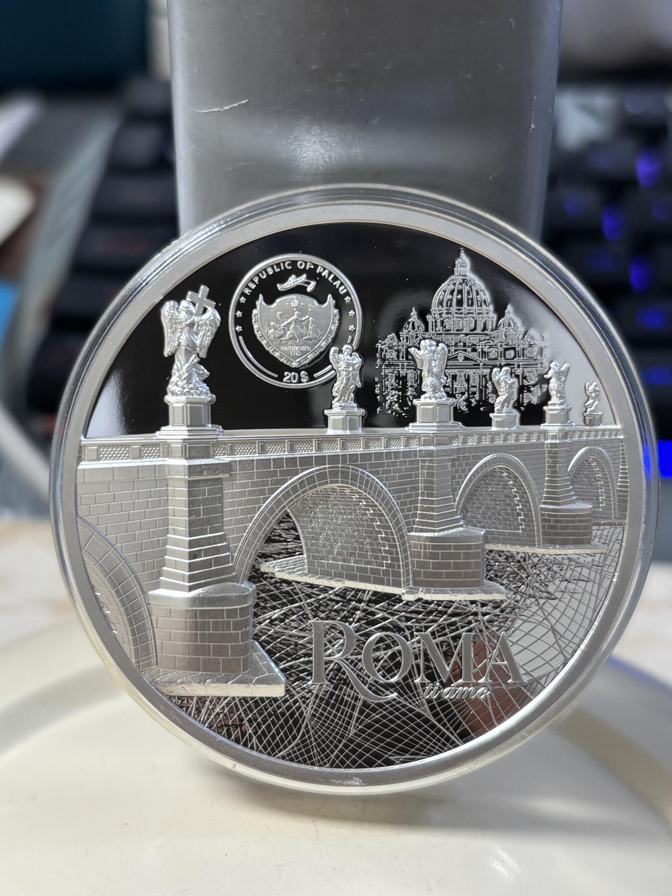 第186期拍卖 帕劳2022年蒂凡尼系列罗马街景3盎司镶嵌玻璃纪念银币，3盎司，999银，发行999枚，