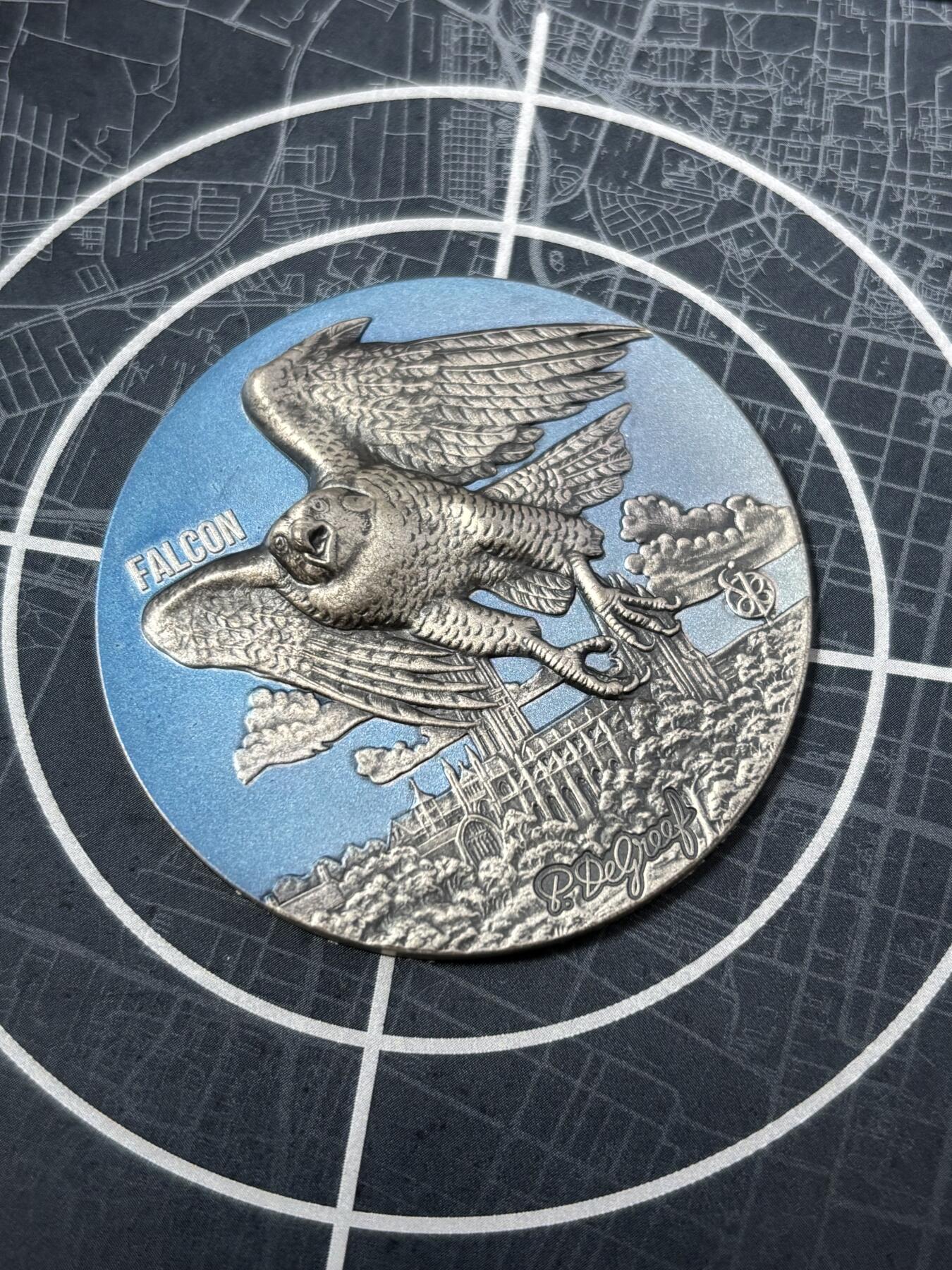 第186期拍卖 贝宁2022年城市猎人系列猎鹰3盎司仿古彩银币，999银，发行750枚