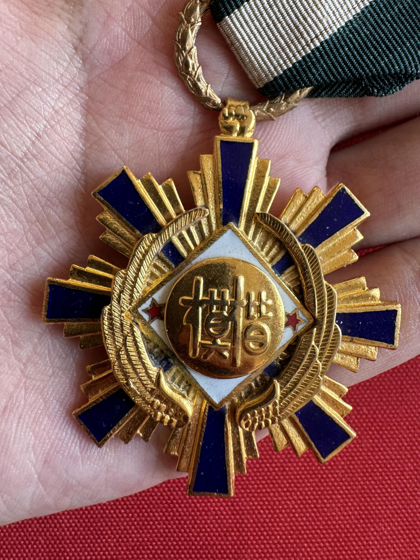 五哥徽章群   14号周日晚上八点4群联拍 铜章