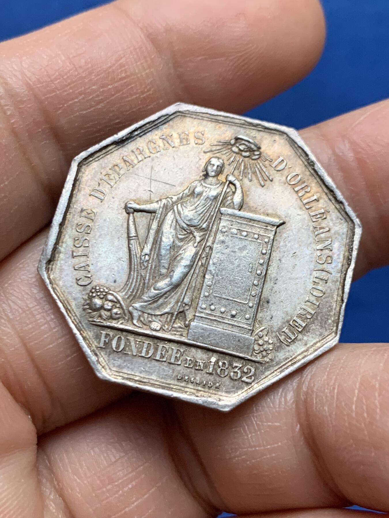 《竞宝斋》第447场 周日，周一，2场连拍 （全场包邮） 法国1832年奥尔良卢瓦雷省储蓄银行八角银章，蜜蜂AR边铭，31.2mm，12.35克