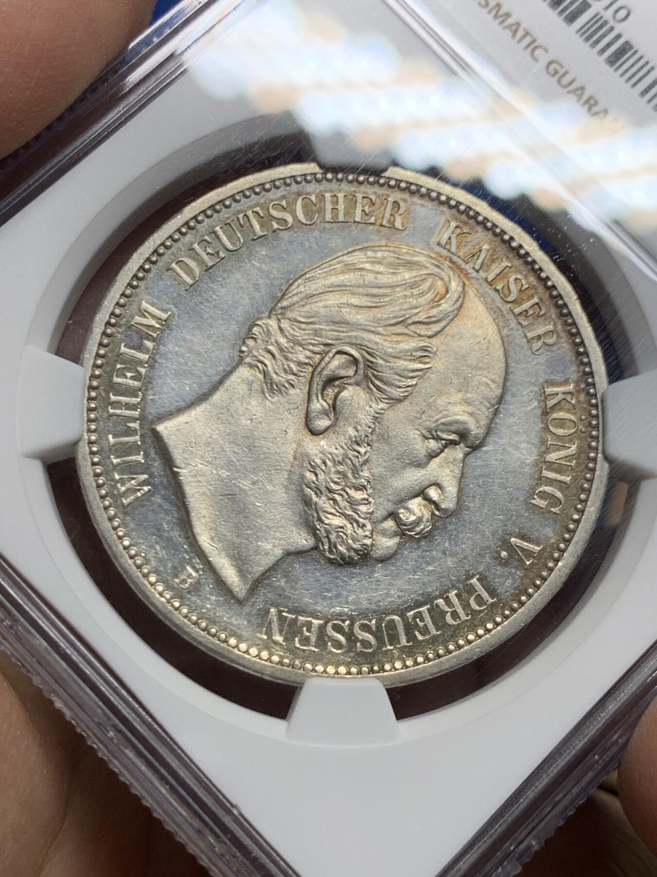 《竞宝斋》第447场 周日，周一，2场连拍 （全场包邮） NGC MS62  德国 1876年B版 普鲁士威廉一世短翅5马克  PL底板 加上淡金的包浆 更为难得