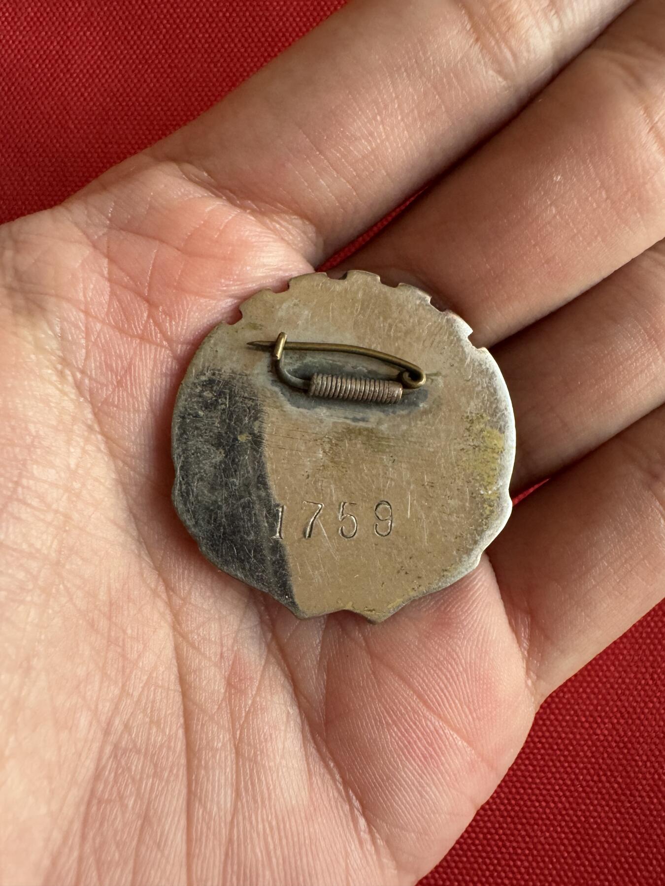 五哥徽章群   14号周日晚上八点4群联拍 铜章