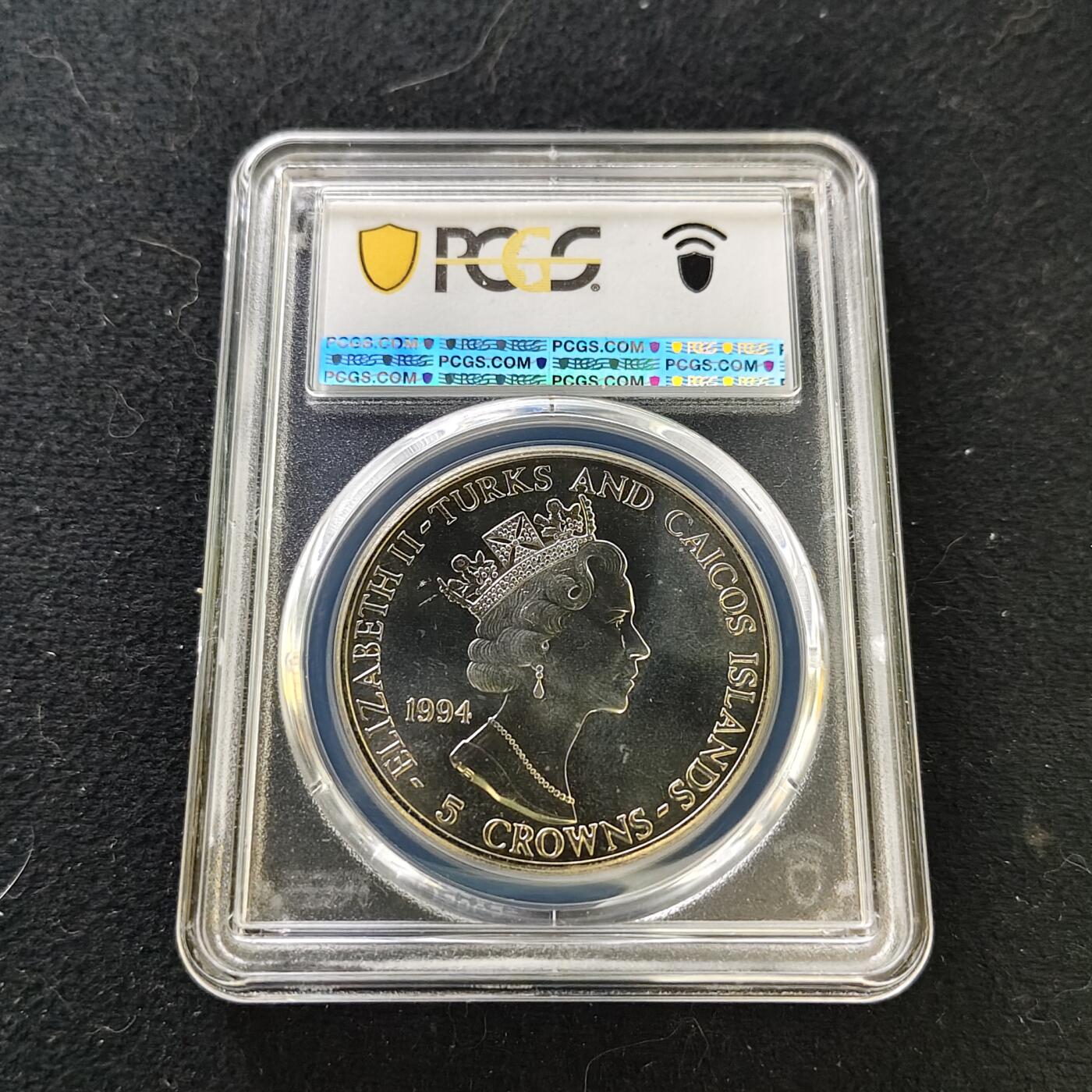 【全场包邮】纯粹捡漏拍487场（免费代拍第24场） 【收藏级·冠军分】特克斯和凯克斯群岛1994年5克朗D-DAY日50周年奥马尔·纳尔逊·布拉德利精制纪念币-PCGS MS67