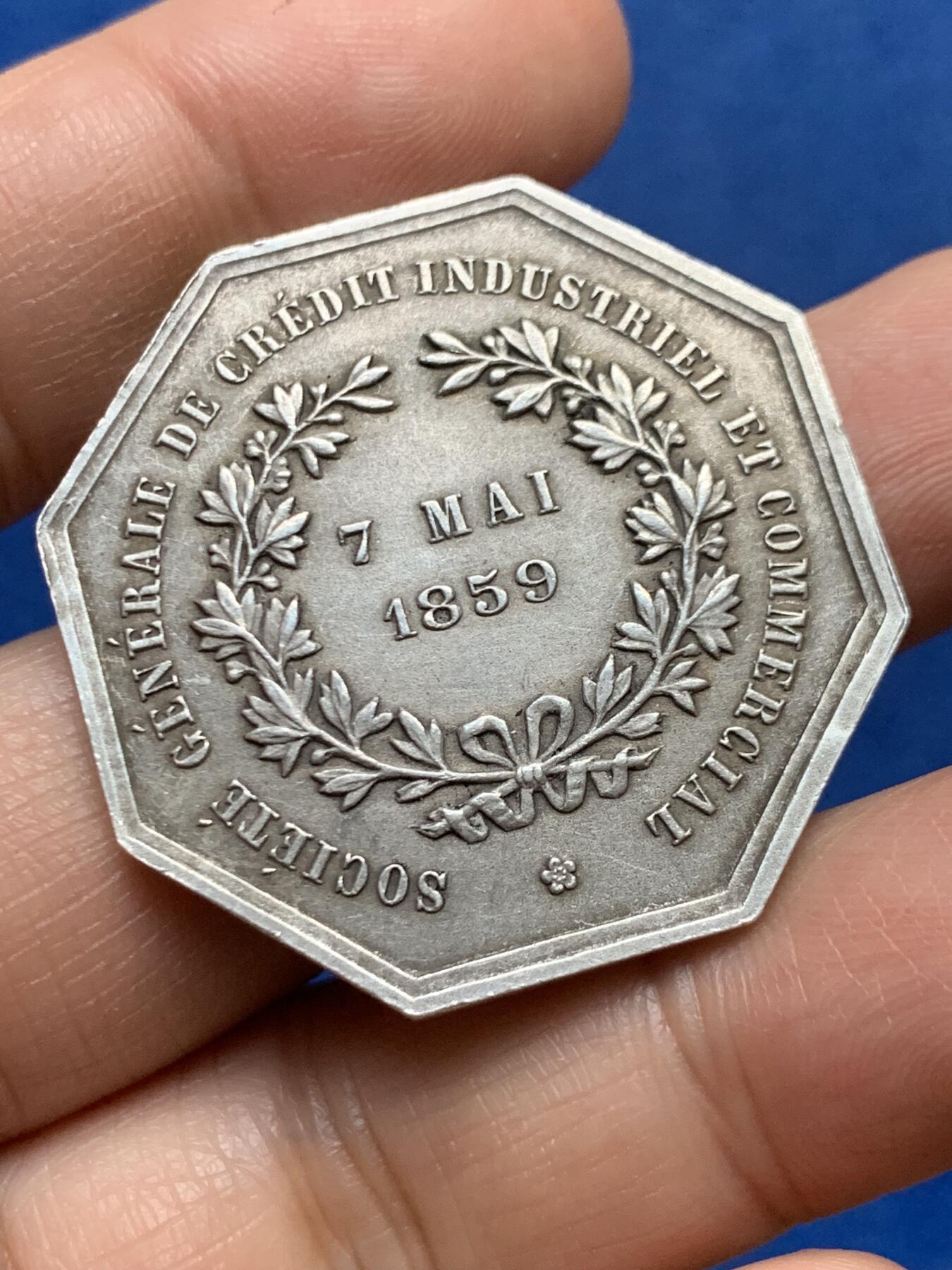 《竞宝斋》第447场 周日，周一，2场连拍 （全场包邮） 法国兴业银行八角银质代币，21.4g，36.8mm，丰饶角1aregnt边铭