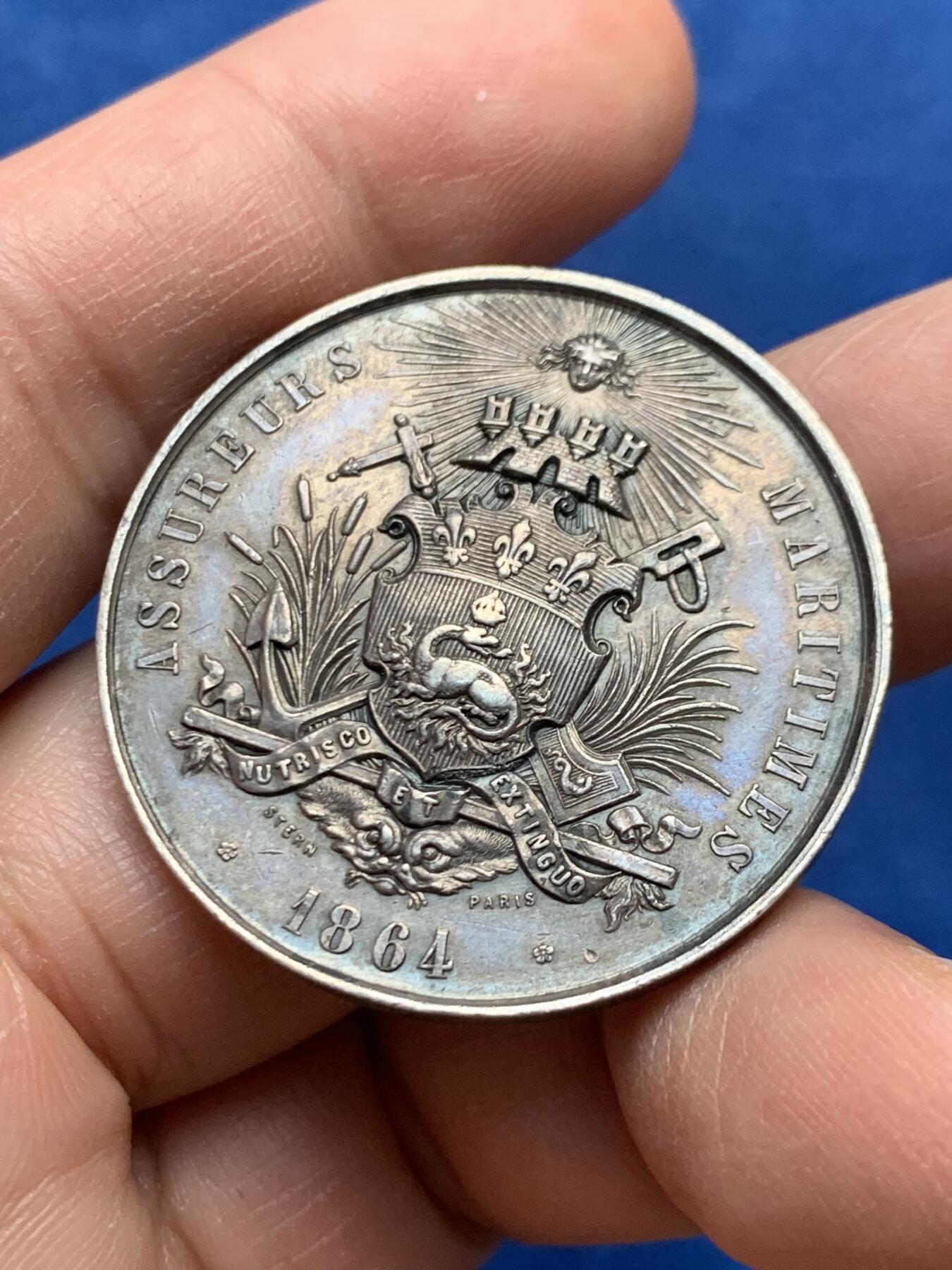 《竞宝斋》第447场 周日，周一，2场连拍 （全场包邮） 法国1864年勒阿弗尔海事保险委员会纪念银章 18.9克 36.1mm 蜜蜂银标