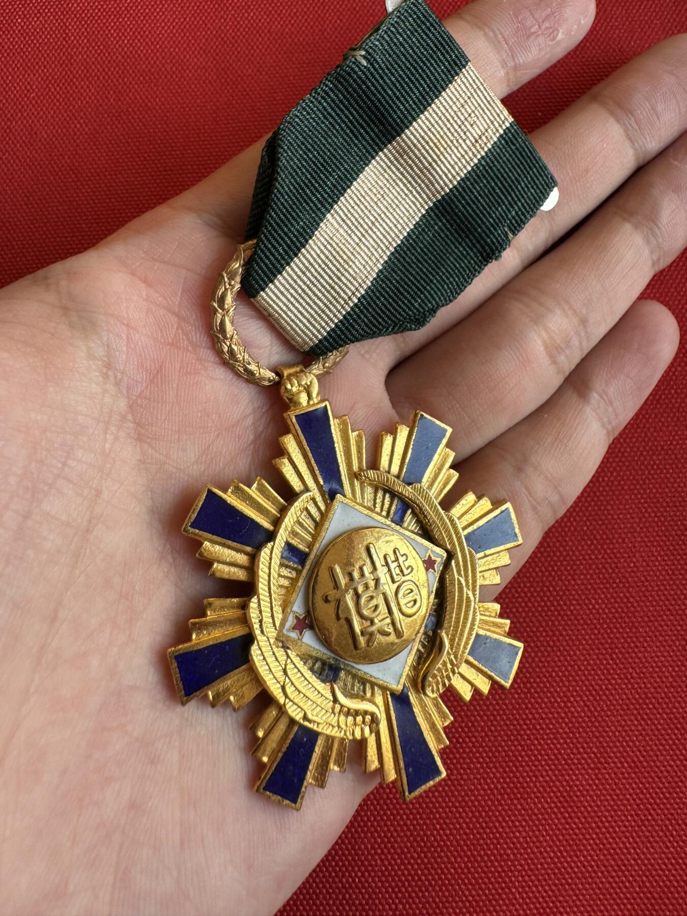 五哥徽章群   14号周日晚上八点4群联拍 铜章