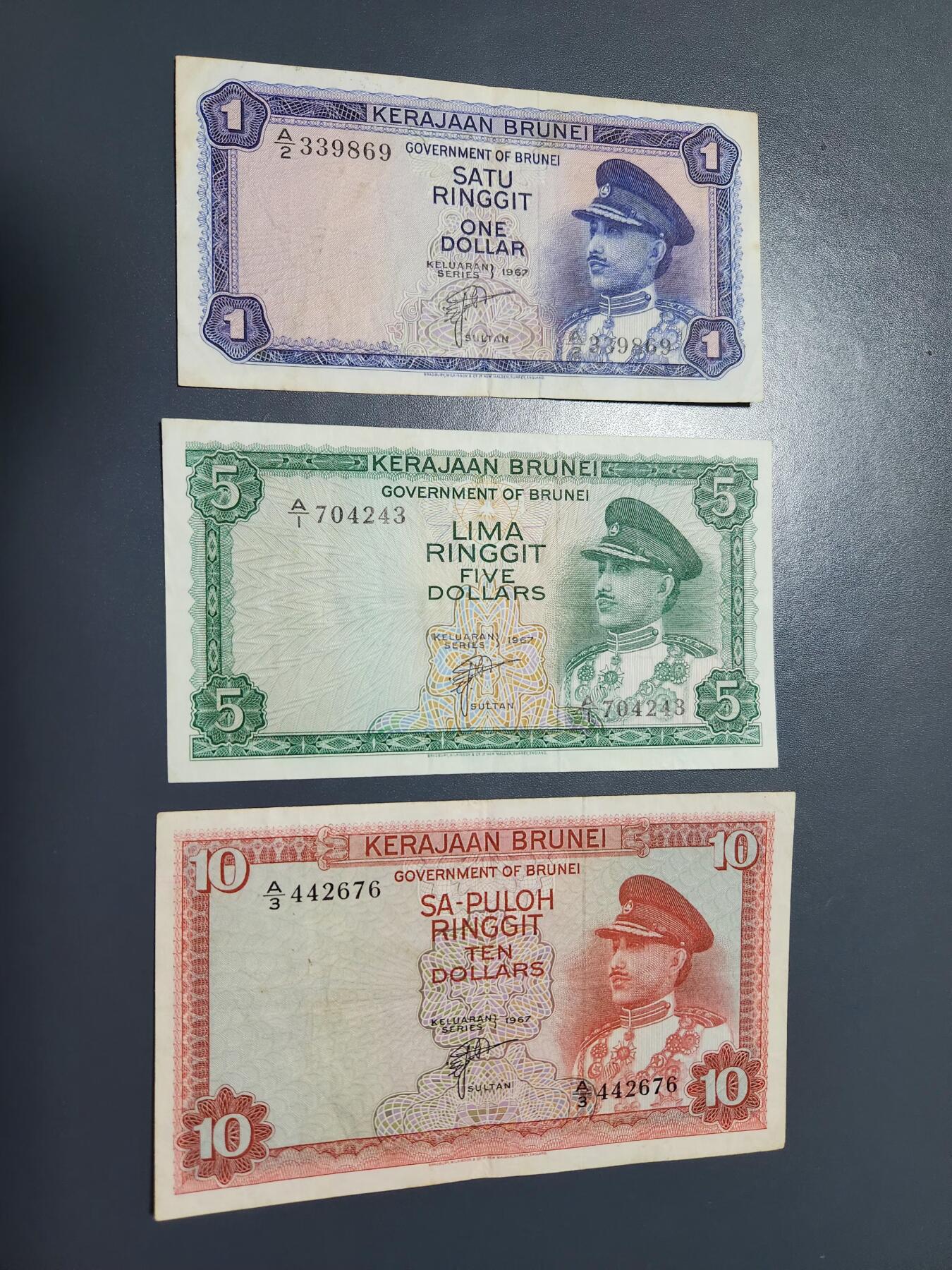 12月13号晚上8点 外国纸币自动截拍第72场 文莱1967年1-5-10元军装版稀少美品一套