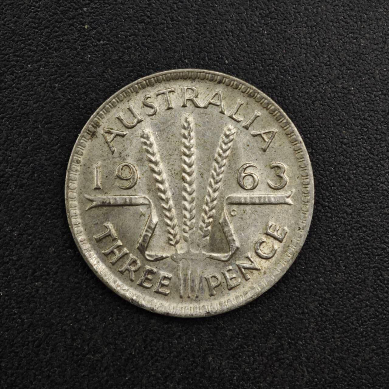 【淘币小摊】实时拍第八百二十七拍   散币场   满百包邮可预留二周 每周一统一发货   澳大利亚1963年伊丽莎白二世3便士银币