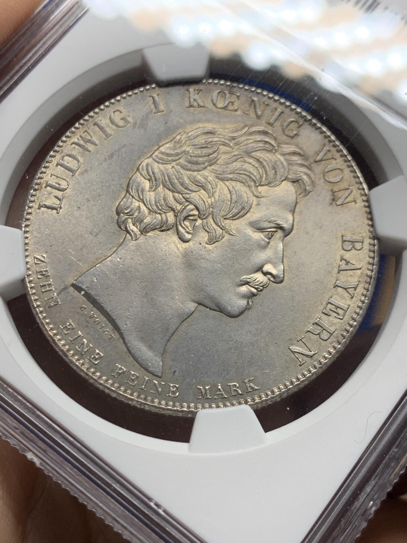 《竞宝斋》第447场 周日，周一，2场连拍 （全场包邮） NGC UNC 德国1829年巴伐利亚商贸条约历史泰勒大银币 正面转光明显 背面包浆也挺自然 可惜给了背面清洁 性价比之选