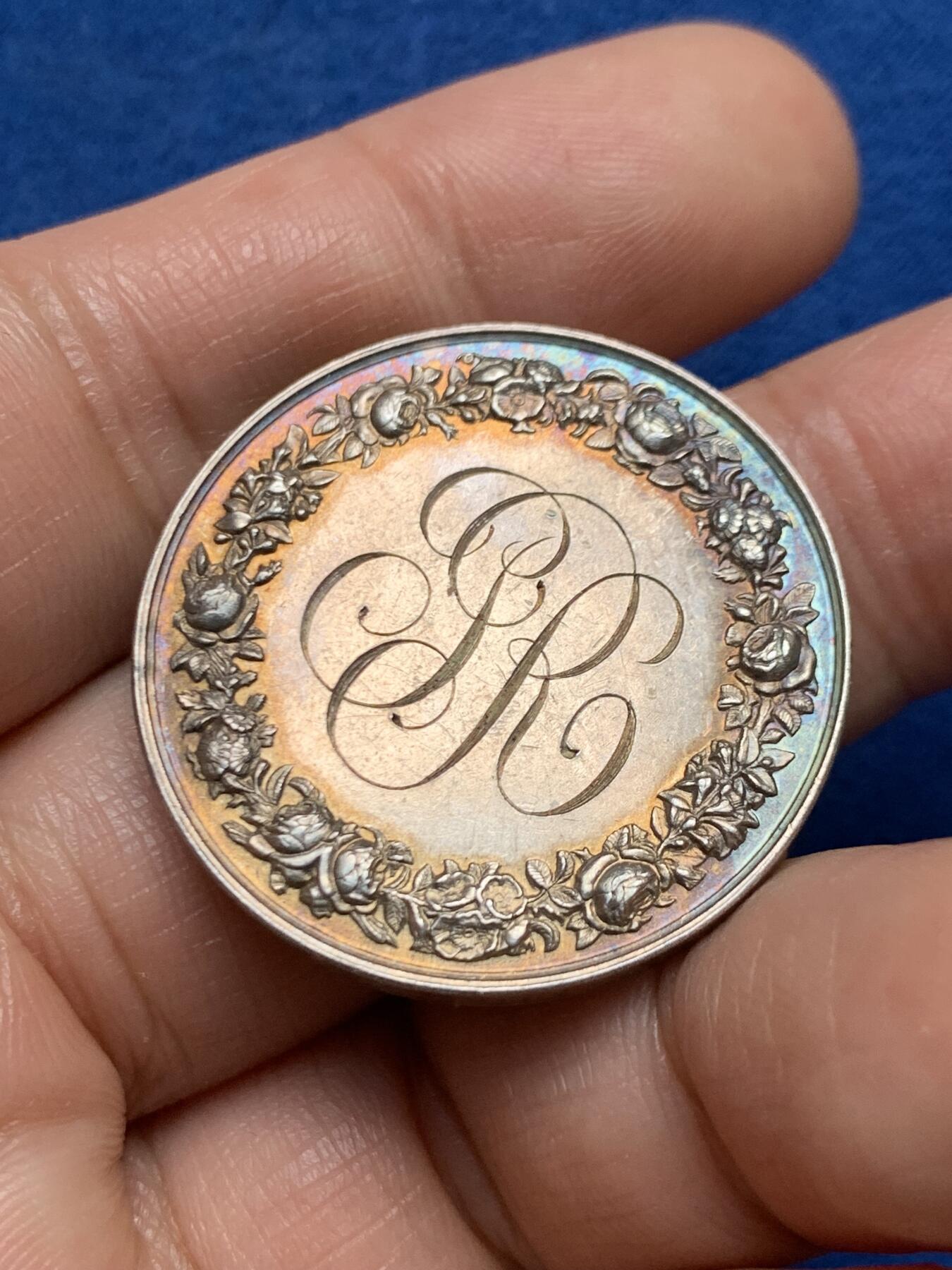 《竞宝斋》第447场 周日，周一，2场连拍 （全场包邮） 法国婚礼纪念银章 花体字漂亮 16克 32mm 丰饶角银标