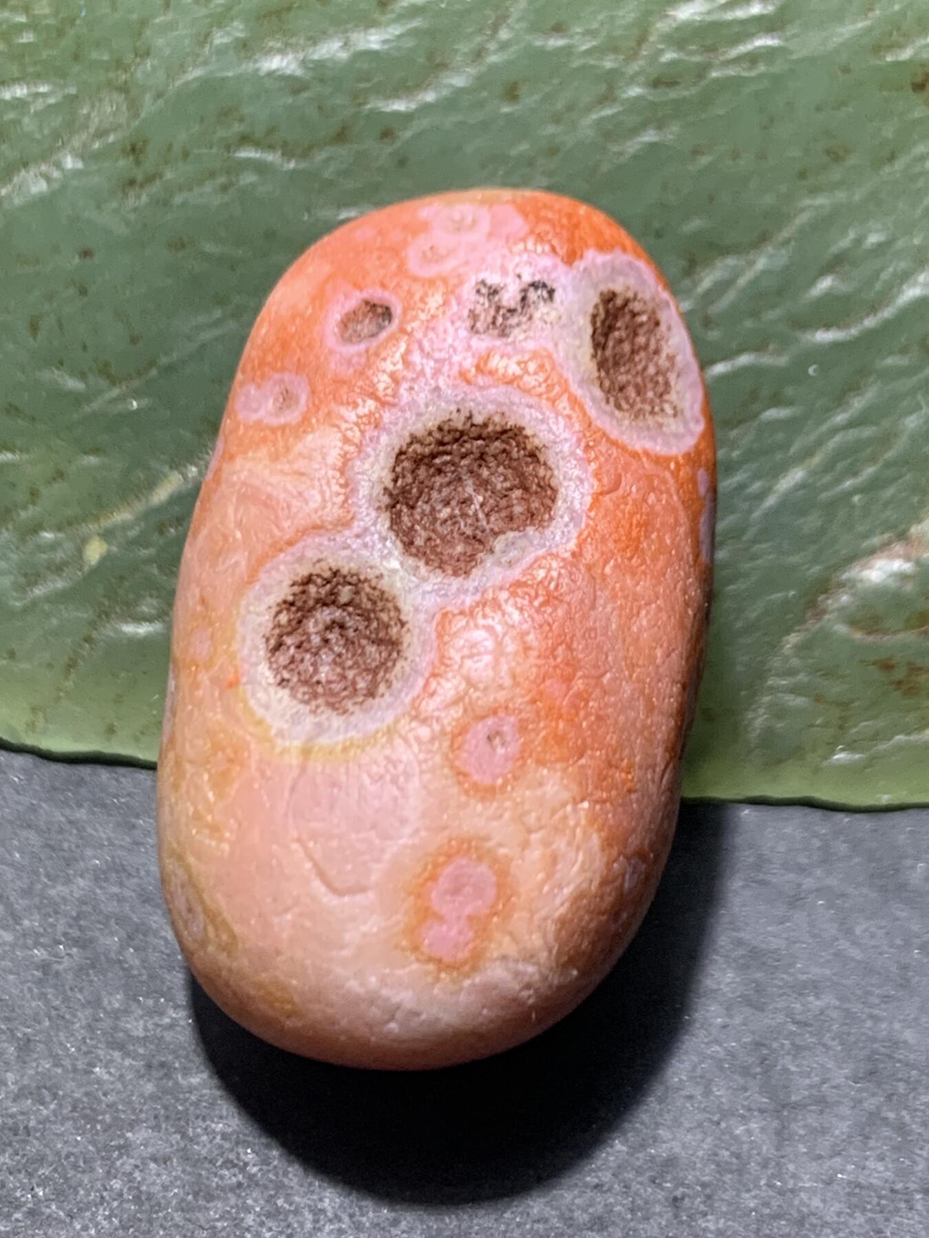 精美水冲籽川料天眼纹南红玛瑙原石一颗，