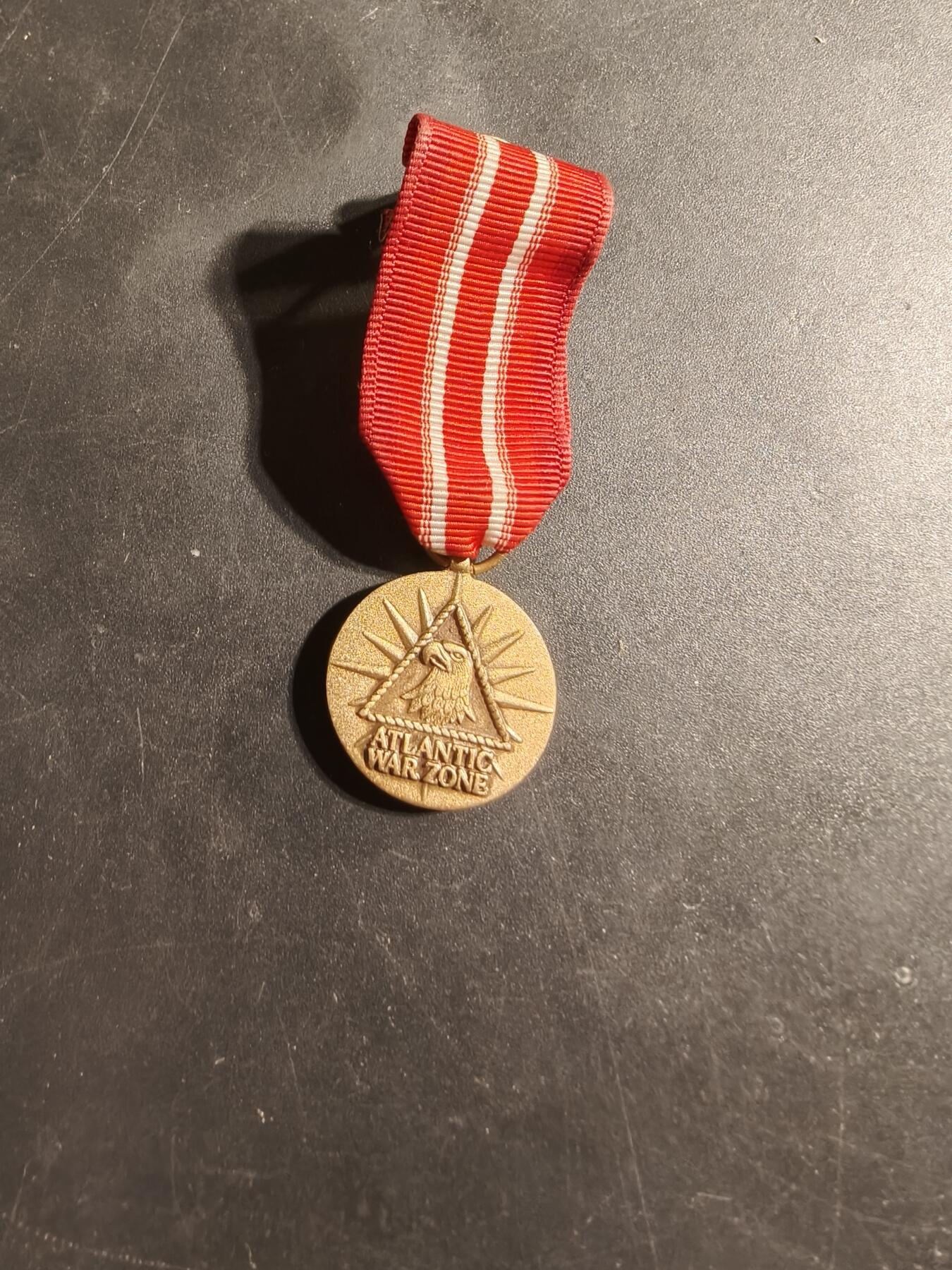 老王徽章第169期 美国二战海军商船队大西洋战区服役迷你章