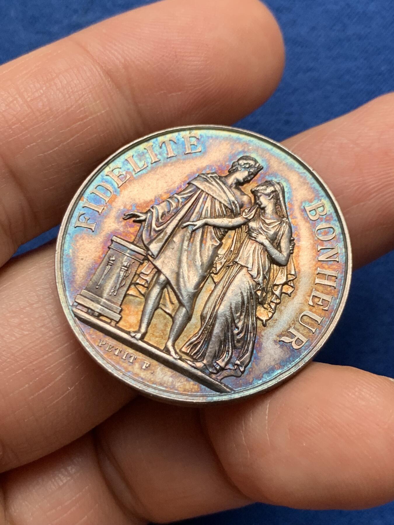 《竞宝斋》第447场 周日，周一，2场连拍 （全场包邮） 法国婚礼纪念银章 花体字漂亮 16克 32mm 丰饶角银标