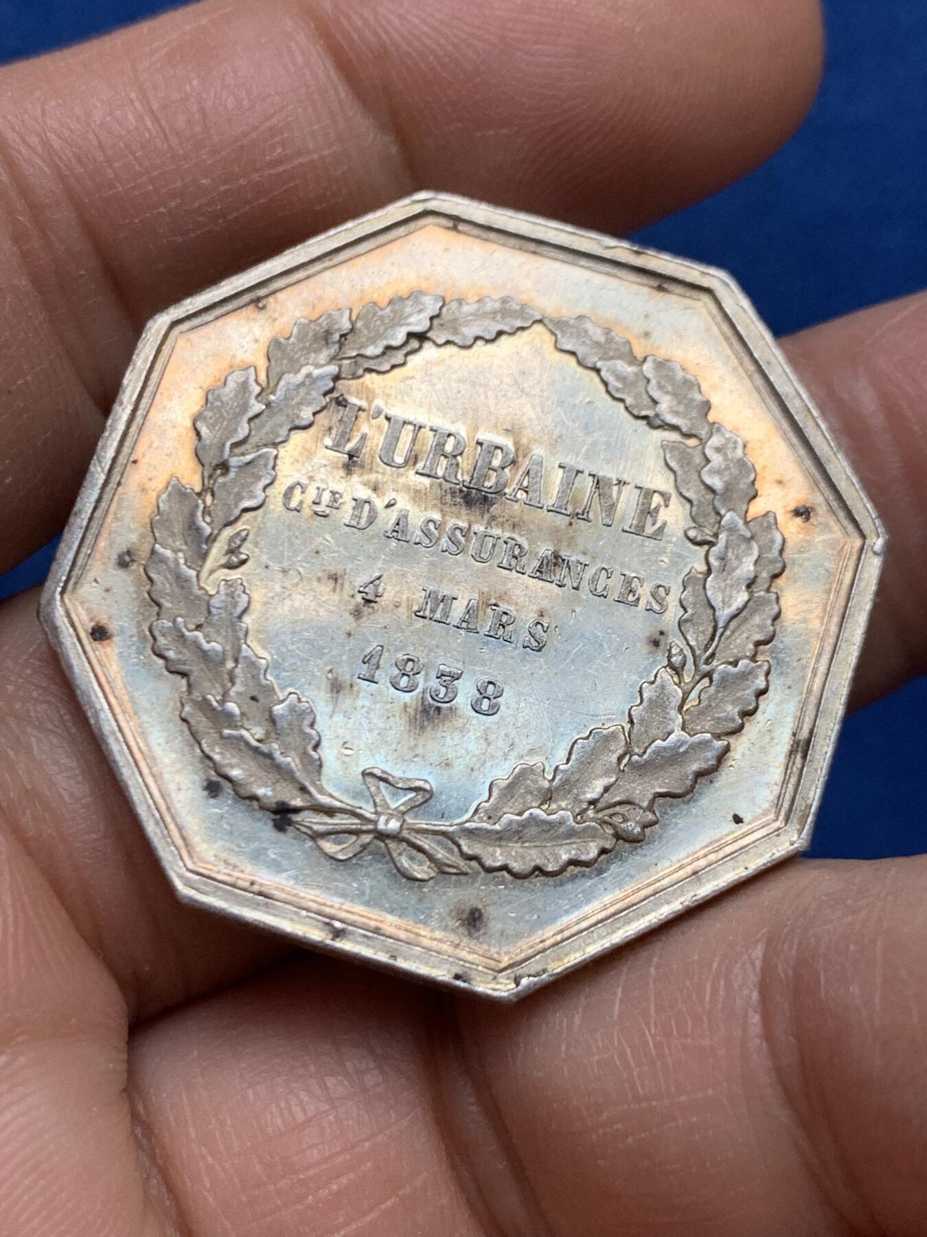 《竞宝斋》第447场 周日，周一，2场连拍 （全场包邮） 法国1838年城市人寿保险公司八角银章，城堡王冠图，丰饶角AR边铭，35mm，22.35克