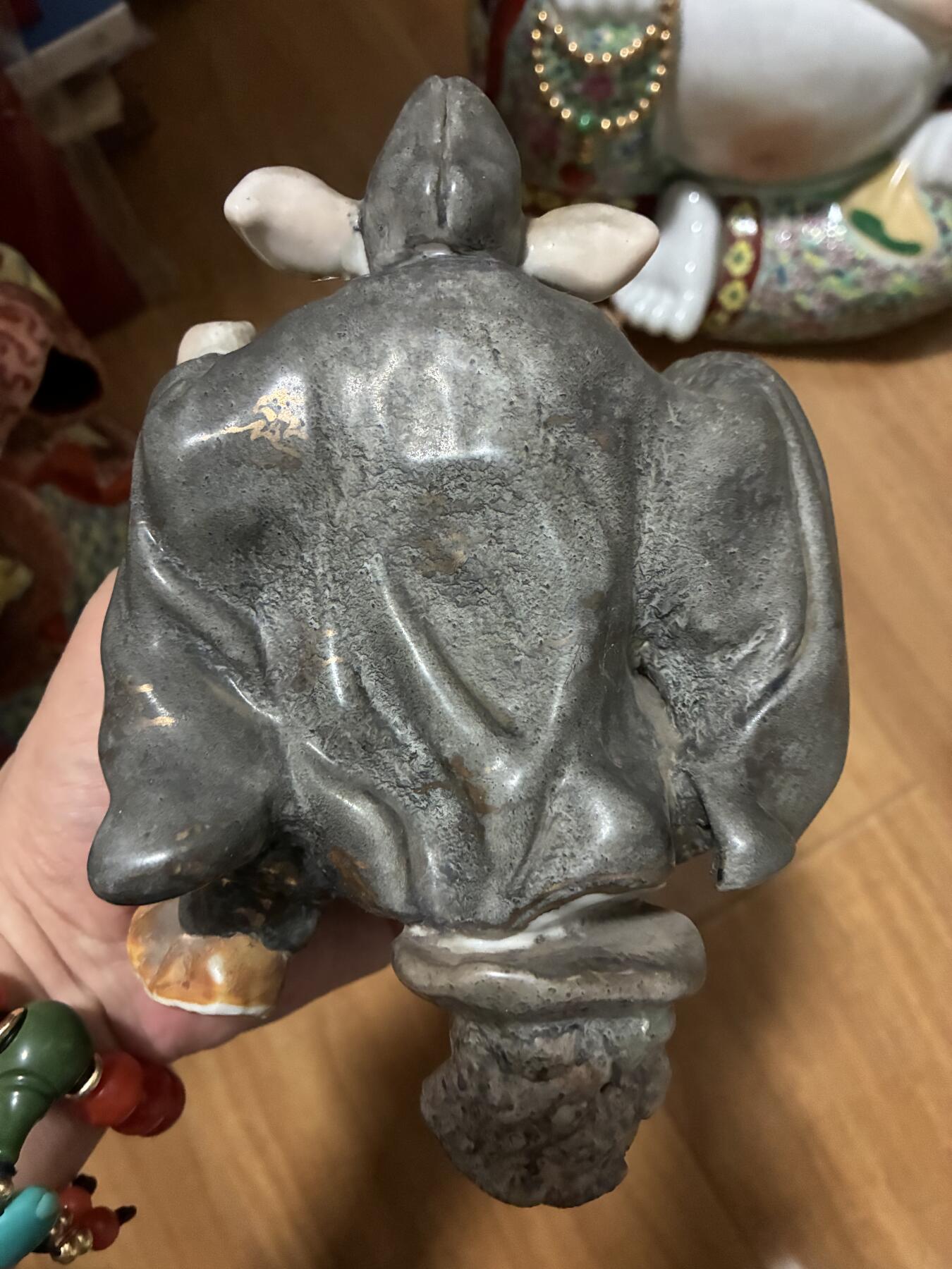 567景德镇猪八戒彩瓷像摆件腰带处有伤