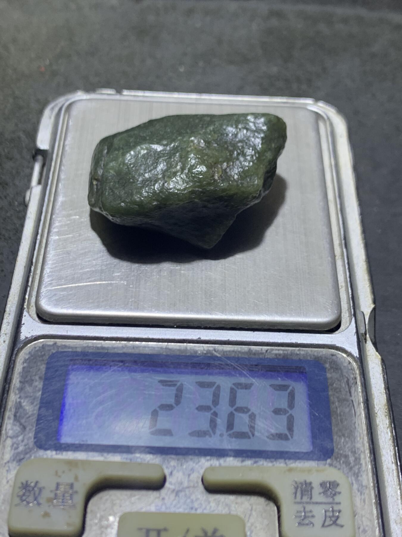 新疆戈壁风化纹和田玉青玉原石一颗