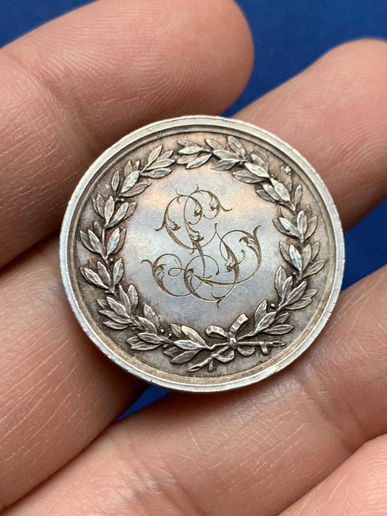 《竞宝斋》第447场 周日，周一，2场连拍 （全场包邮） 法国1867年婚礼银章 蜜蜂银标 10.18克 27.8mm 双面刻字