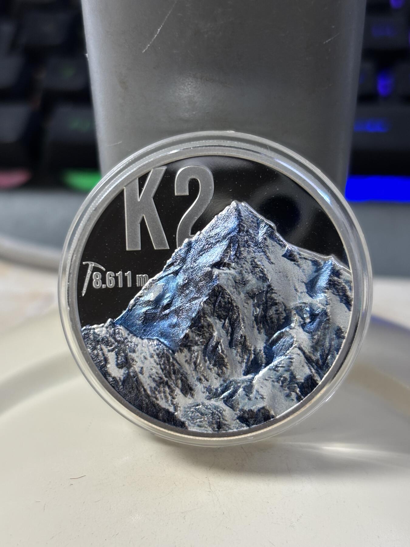 第186期拍卖 库克2024年K2高峰2盎司高浮雕彩色纪念银币,999银，发行999枚