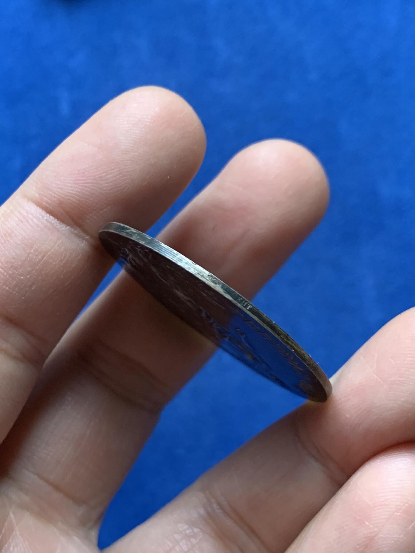 《竞宝斋》第447场 周日，周一，2场连拍 （全场包邮） 法国鲁昂储蓄银行银质奖章 37.5mm 21.8克 丰饶角银标 带盒  正面：女神与天使；背面：鲁昂城市景观。