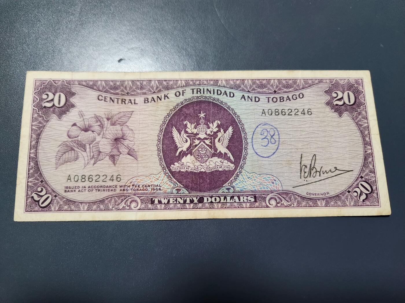12月13号晚上8点 外国纸币自动截拍第72场 特立尼达和多巴哥 1964年20元 1977年发行 稀少