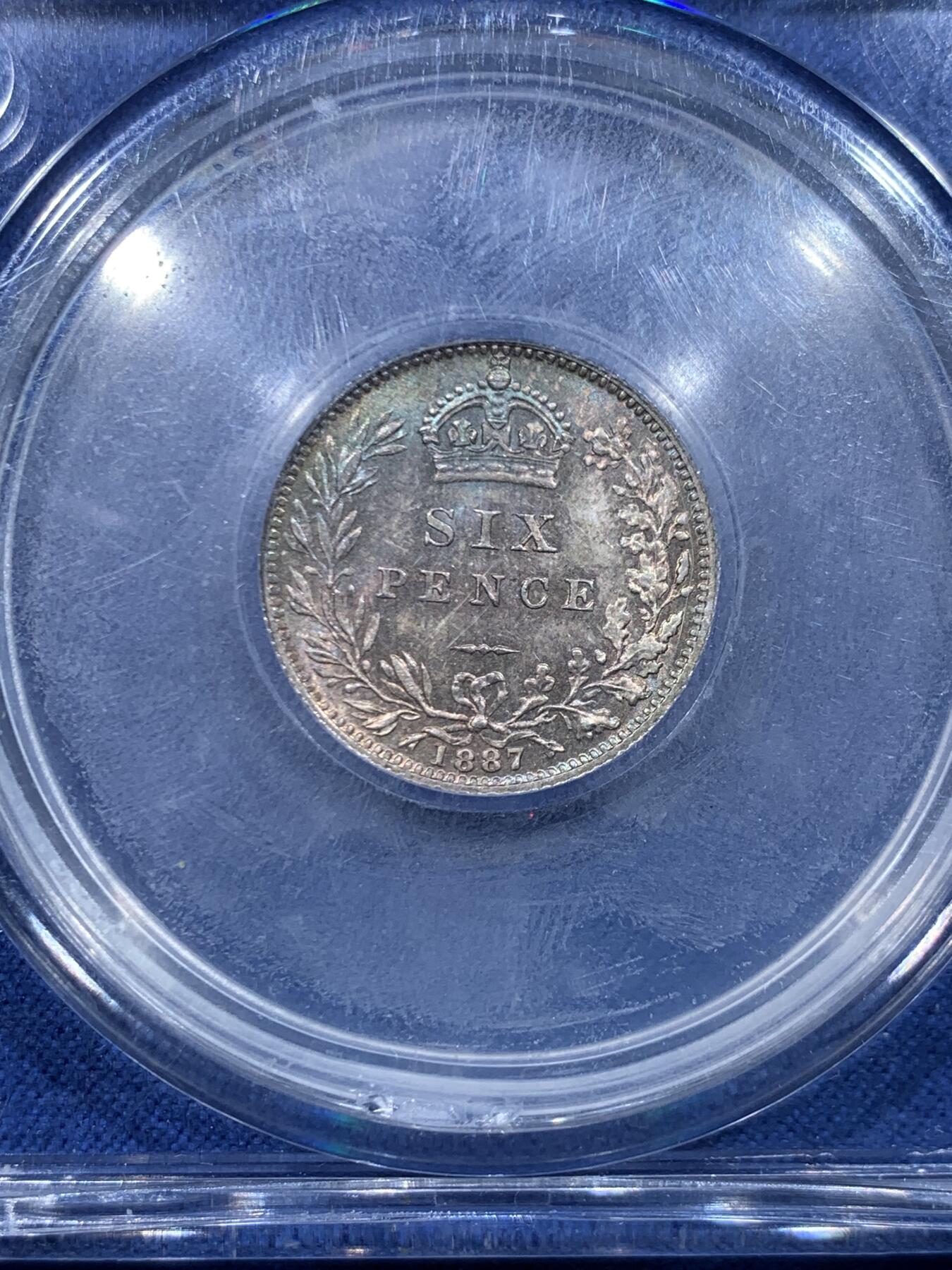 《竞宝斋》第447场 周日，周一，2场连拍 （全场包邮） CGS评级85分（换算N/P盒 约MS64-MS65） 英国 1887年 高冠六便士 英国本土 双面五彩转光