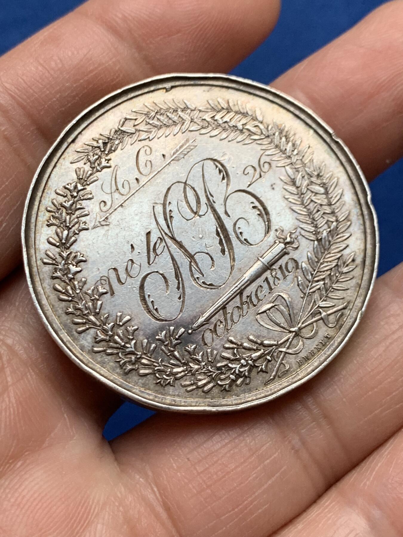 《竞宝斋》第447场 周日，周一，2场连拍 （全场包邮） 法国拿破仑一世时期 名家Brenet作 法国双天使婚礼银章 原铸 33克 40.2mm 周圈刻字 背面花体字漂亮