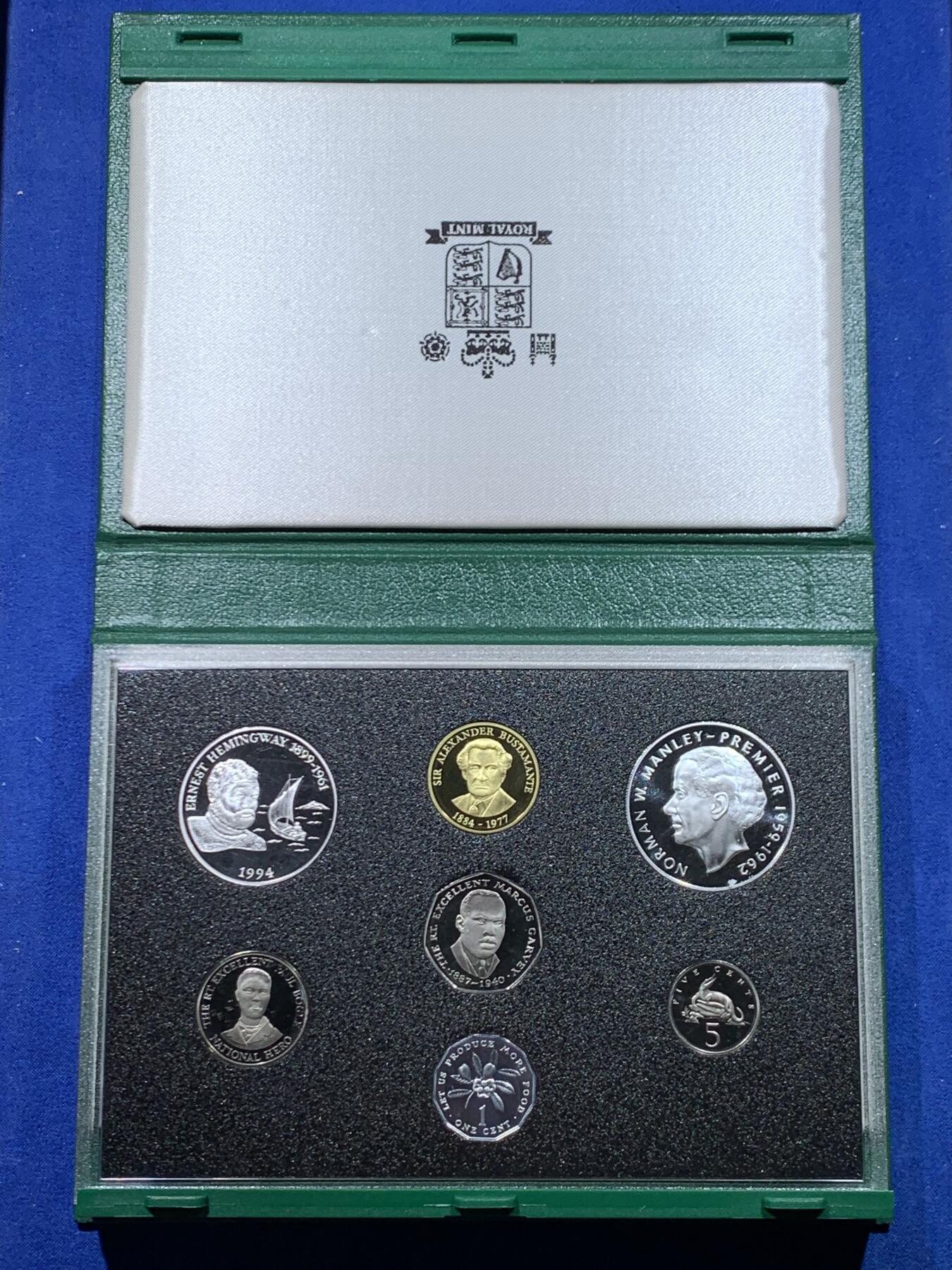 《竞宝斋》第447场 周日，周一，2场连拍 （全场包邮） 牙买加1994年 精制套币 英国皇家造币厂出品 包含10元精制纪念币（20g 34mm 50%银） 5元精制币（18.56g 36mm 50%银） 盒证齐全，品相好，盒装，发行仅500套，细节见图。