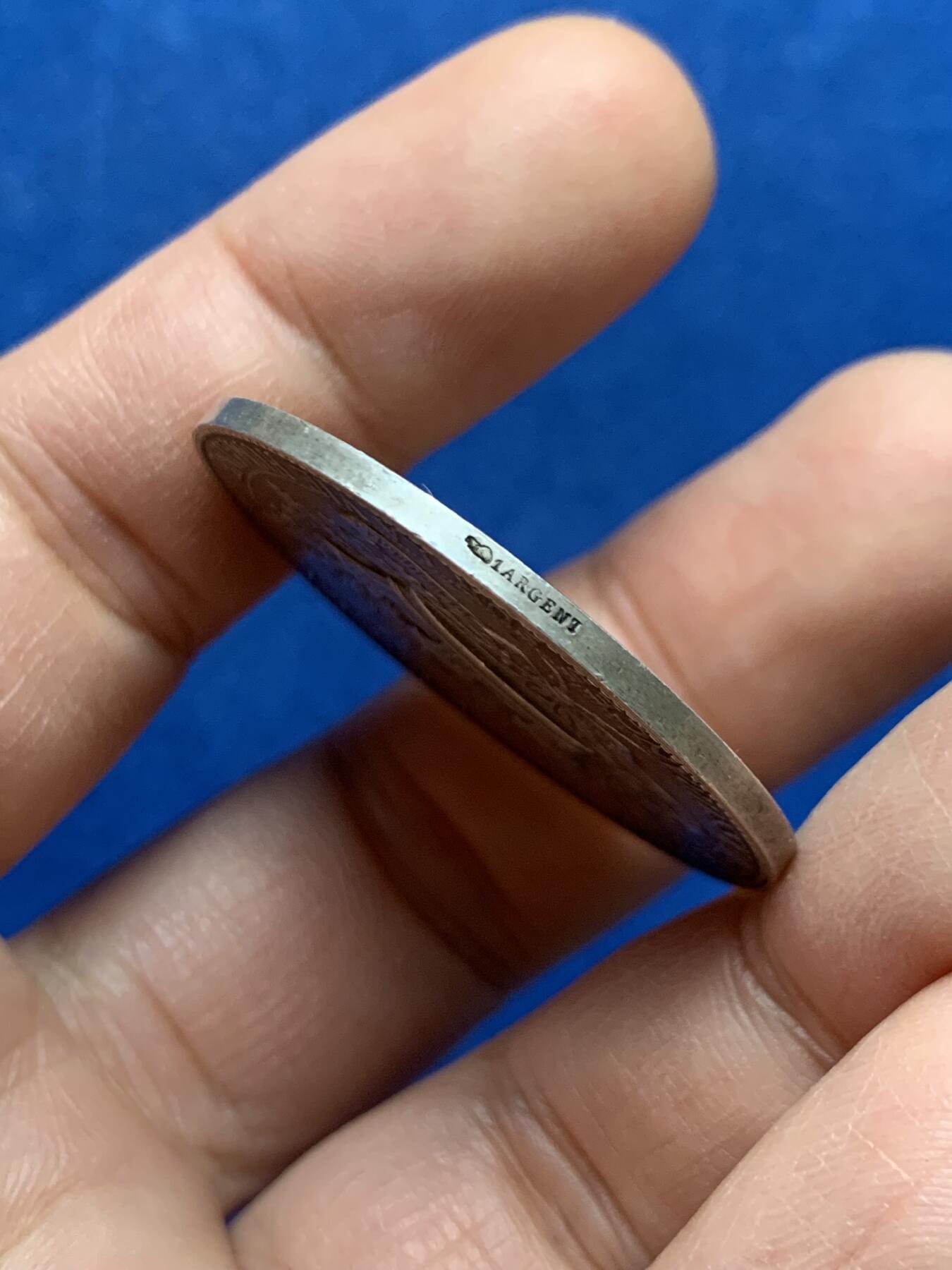 《竞宝斋》第447场 周日，周一，2场连拍 （全场包邮） 法国19世纪城市人寿保险公司纪念银章，城堡王冠图，丰饶角1AR边铭，20.8克，36.2mm