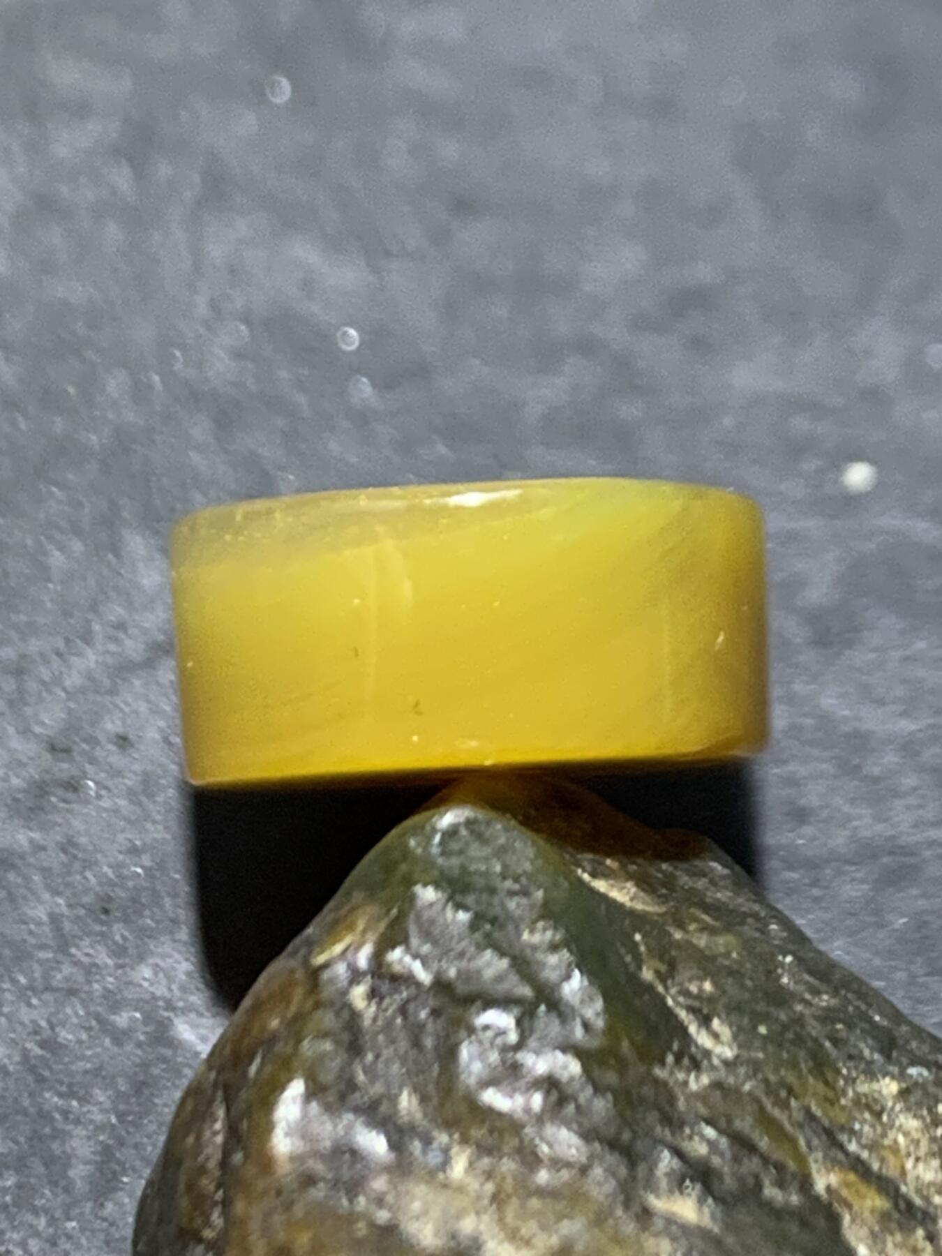 蒙料鸡油黄冻料战国红玛瑙通货小平安扣一个，